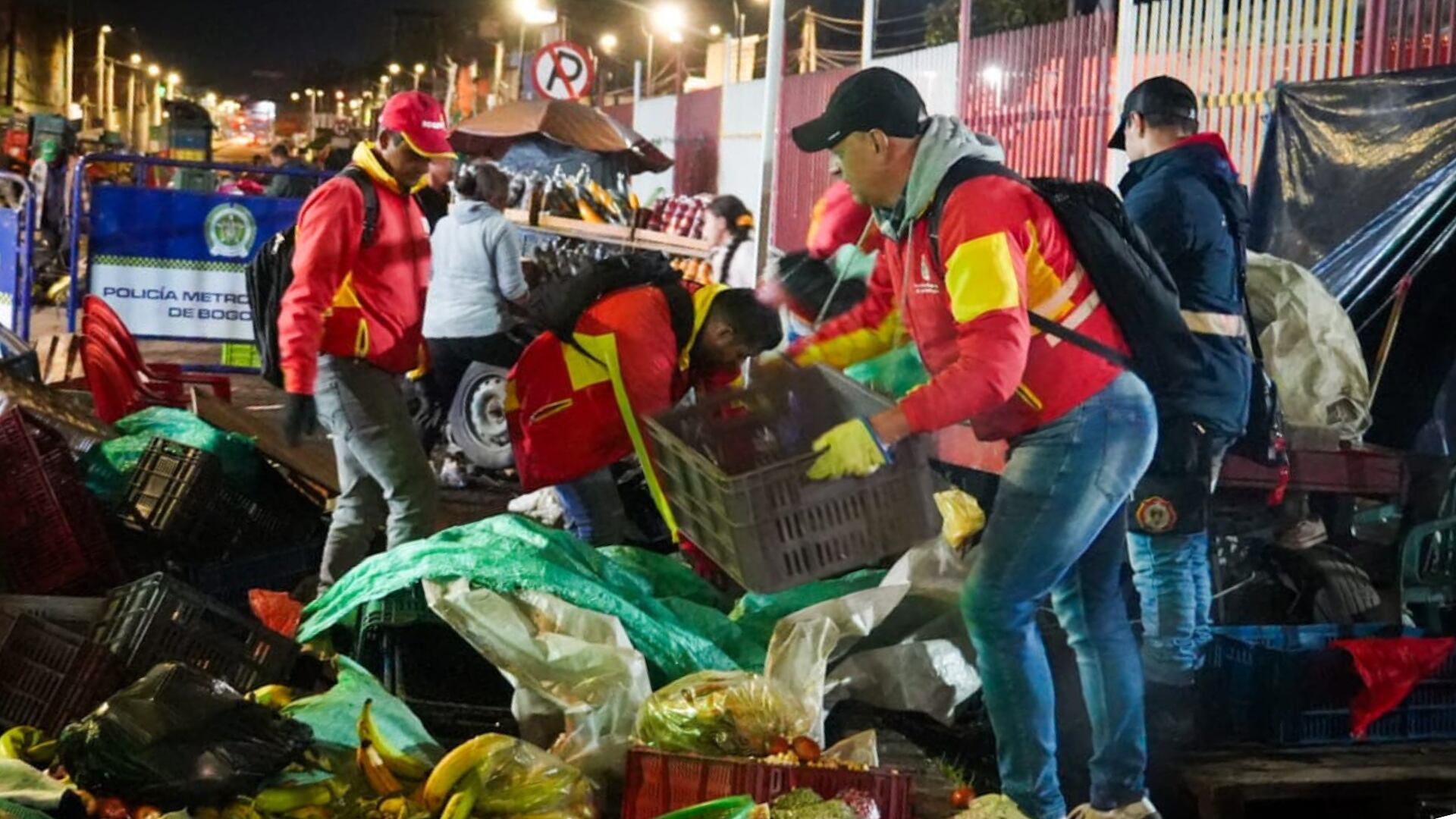 Funcionarios de la Policía Metropolitana de Bogotá, Secretaría de Seguridad y otras entidades lideraron la megatoma en el barrio María Paz - crédito Policía