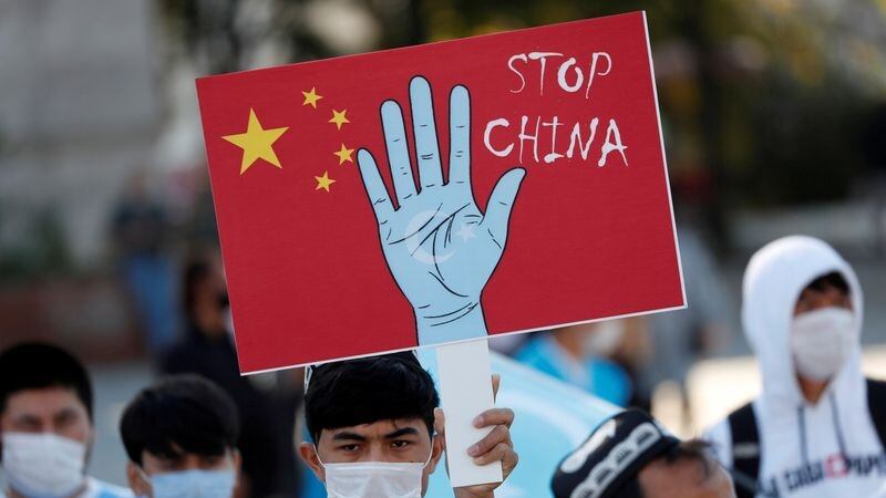 Imagen de archivo de manifestantes de etnia uigur participando de una protesta contra China en Estambul, Turquía (REUTERS/Murad Sezer/Archivo)