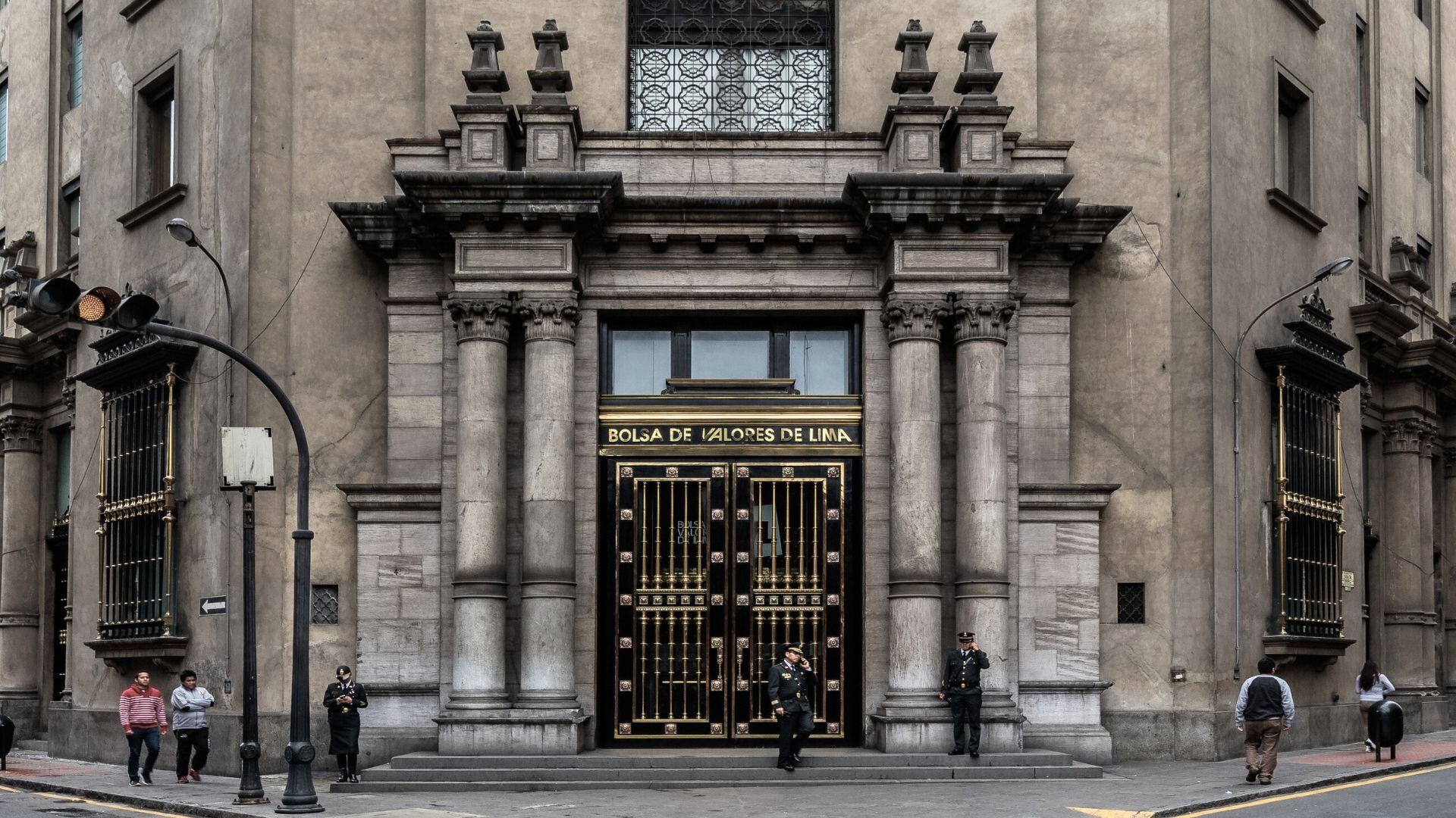 Fachada de la Bolsa de Valores de Lima