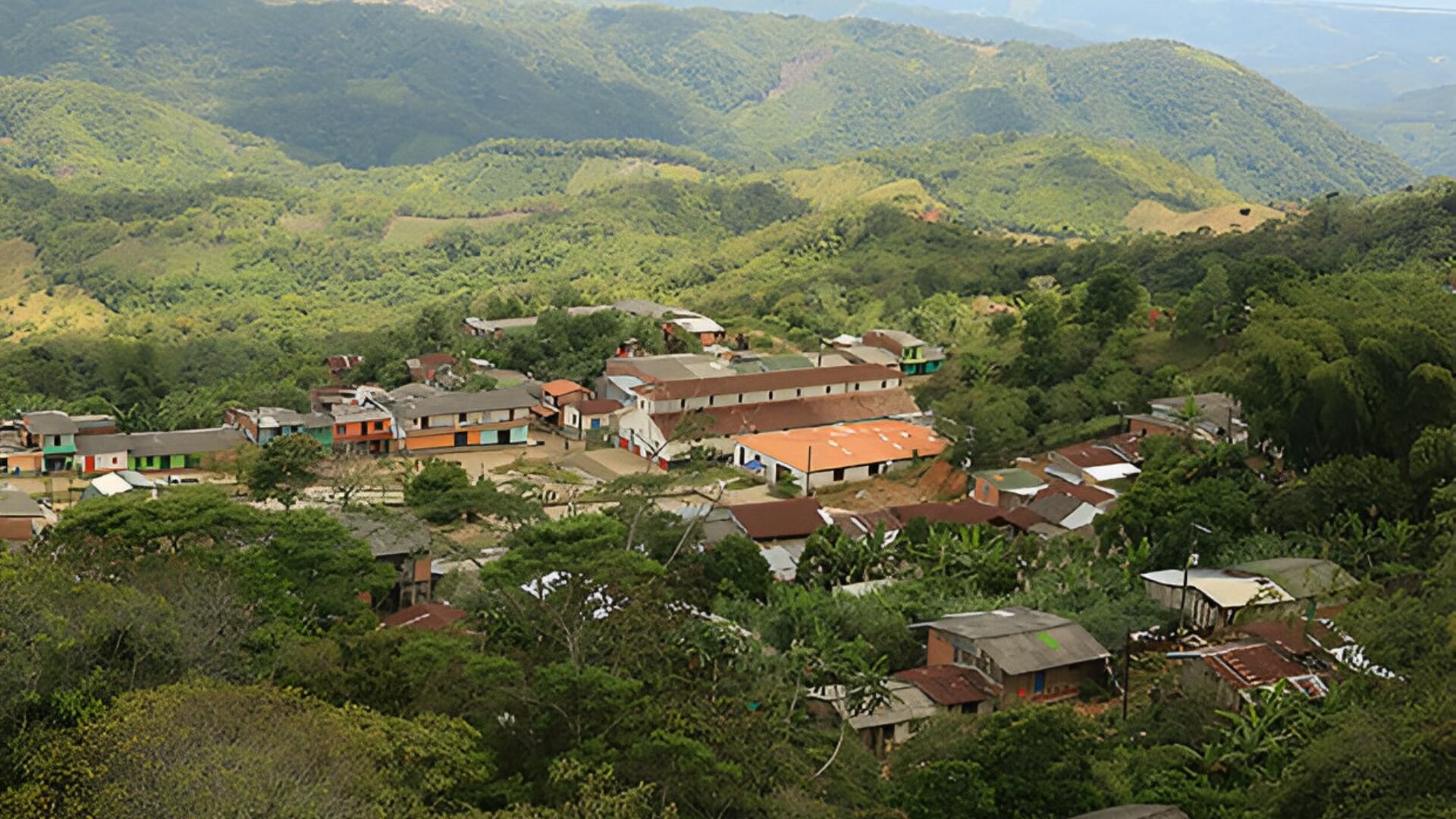 Por temor, habitantes del corregimiento Aquitania y la vereda Pocitos de San Francisco de Antioquia, donde se adelantó el operativo donde se dio de baja al cabecilla alias 'Zeus' y siete miembros más del Clan del Golfo, piden el retiro de la Fuerza Pública de su territorio - crédito Gobernación de Antioquia