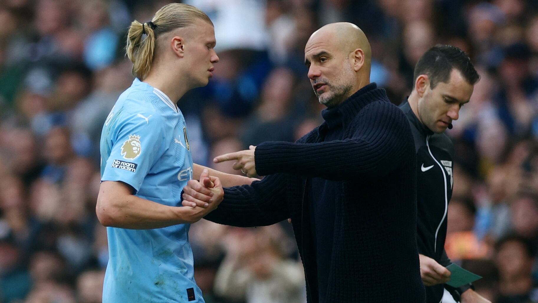 Soccer Football - Premier League - Manchester City v Wolverhampton Wanderers - Etihad Stadium, Manchester, Britain - May 4, 2024 Manchester City's Erling Braut Haaland clashes with manager Pep Guardiola after being substituted Action Images via Reuters/Lee Smith NO USE WITH UNAUTHORIZED AUDIO, VIDEO, DATA, FIXTURE LISTS, CLUB/LEAGUE LOGOS OR 'LIVE' SERVICES. ONLINE IN-MATCH USE LIMITED TO 45 IMAGES, NO VIDEO EMULATION. NO USE IN BETTING, GAMES OR SINGLE CLUB/LEAGUE/PLAYER PUBLICATIONS.