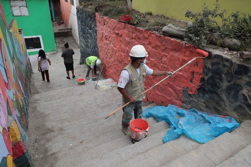 Entre los principales beneficios para los trabajadores CAS figuran el acceso a una línea de carrera. - Crédito:  REUTERS/Sebastian Castaneda