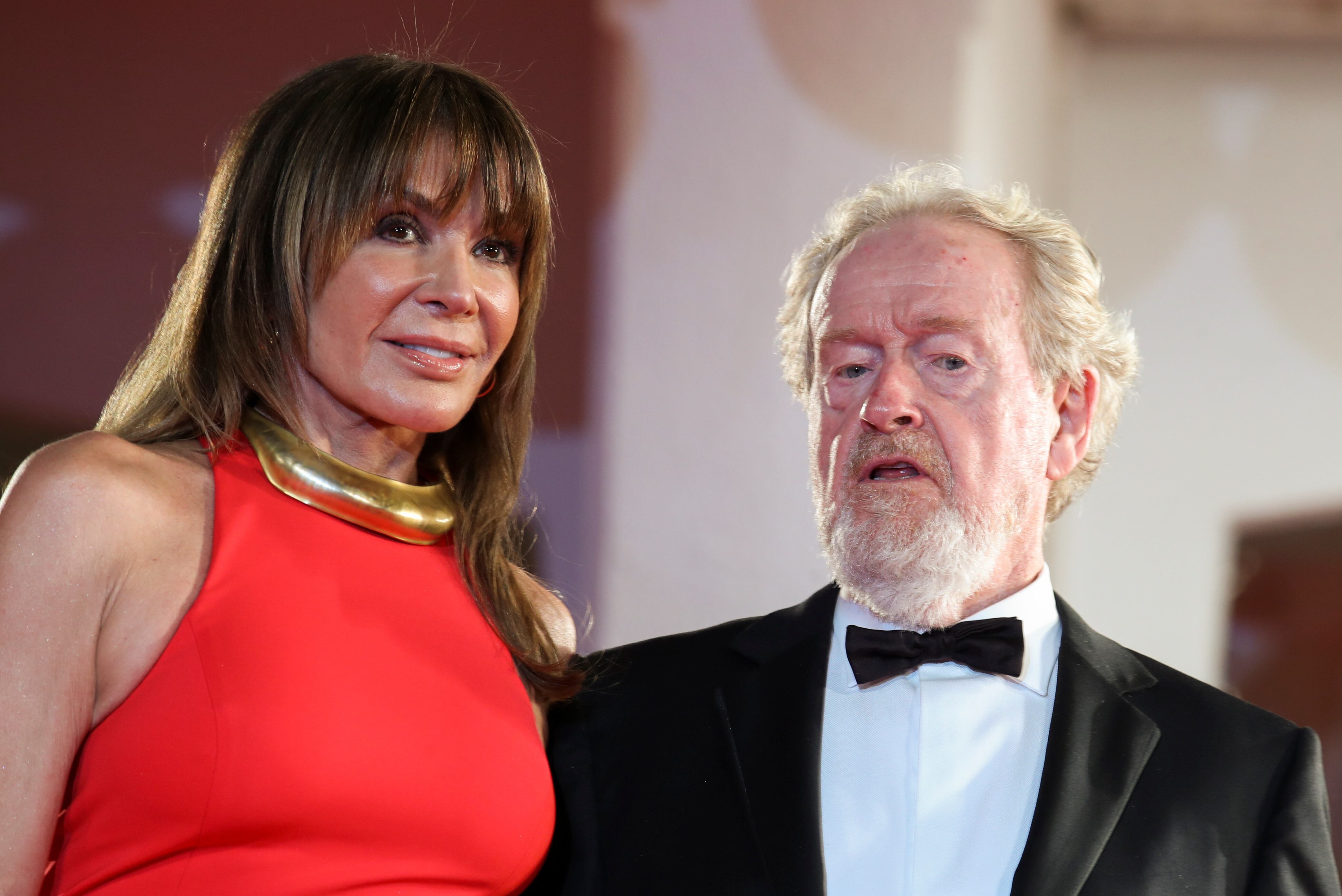 El director Ridley Scott y su actual esposa, Giannina Facio. (Yara Nardi/Reuters)