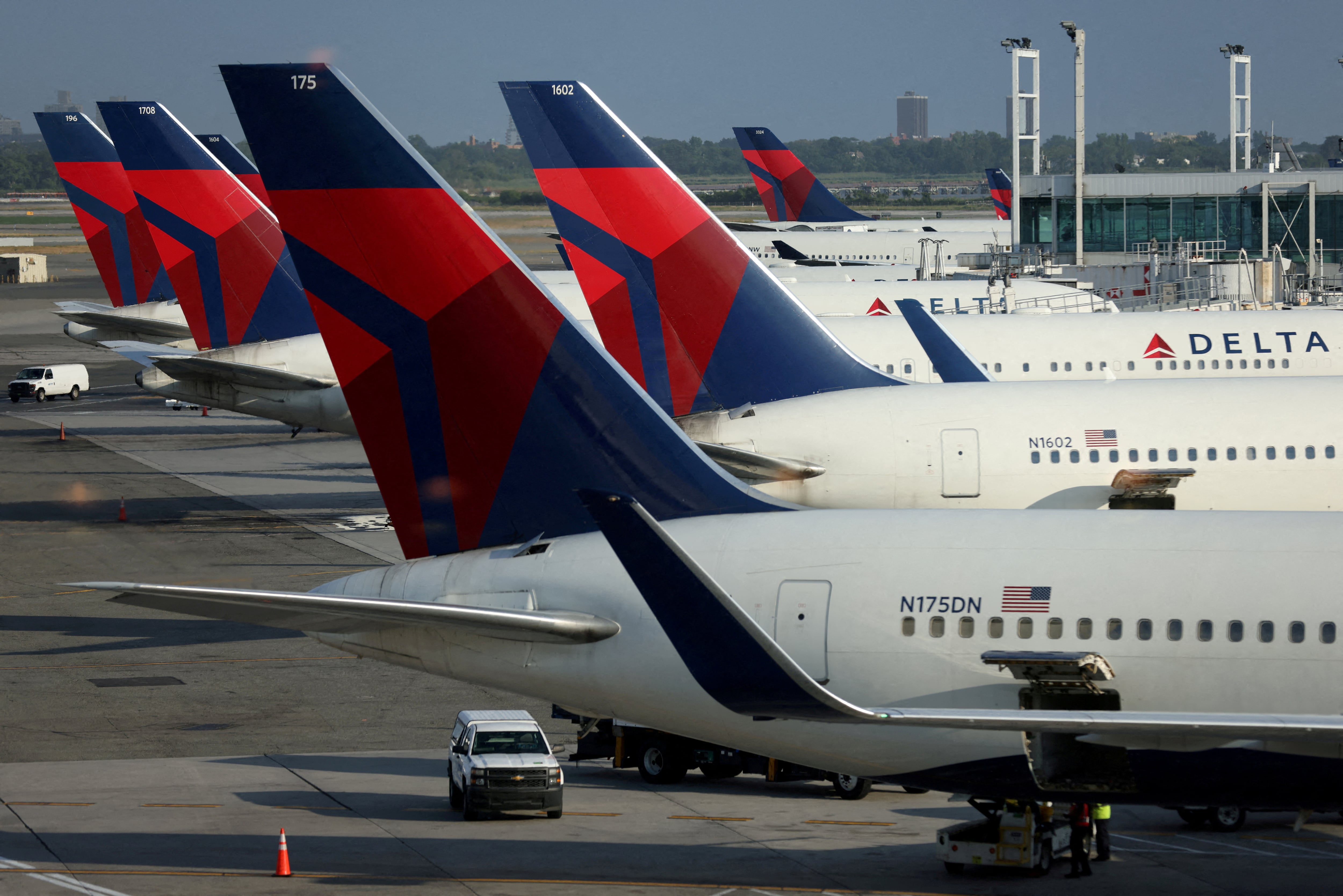 Principales aerolíneas de EEUU suspendieron sus vuelos por un “problema de comunicaciones” (REUTERS/Andrew Kelly)