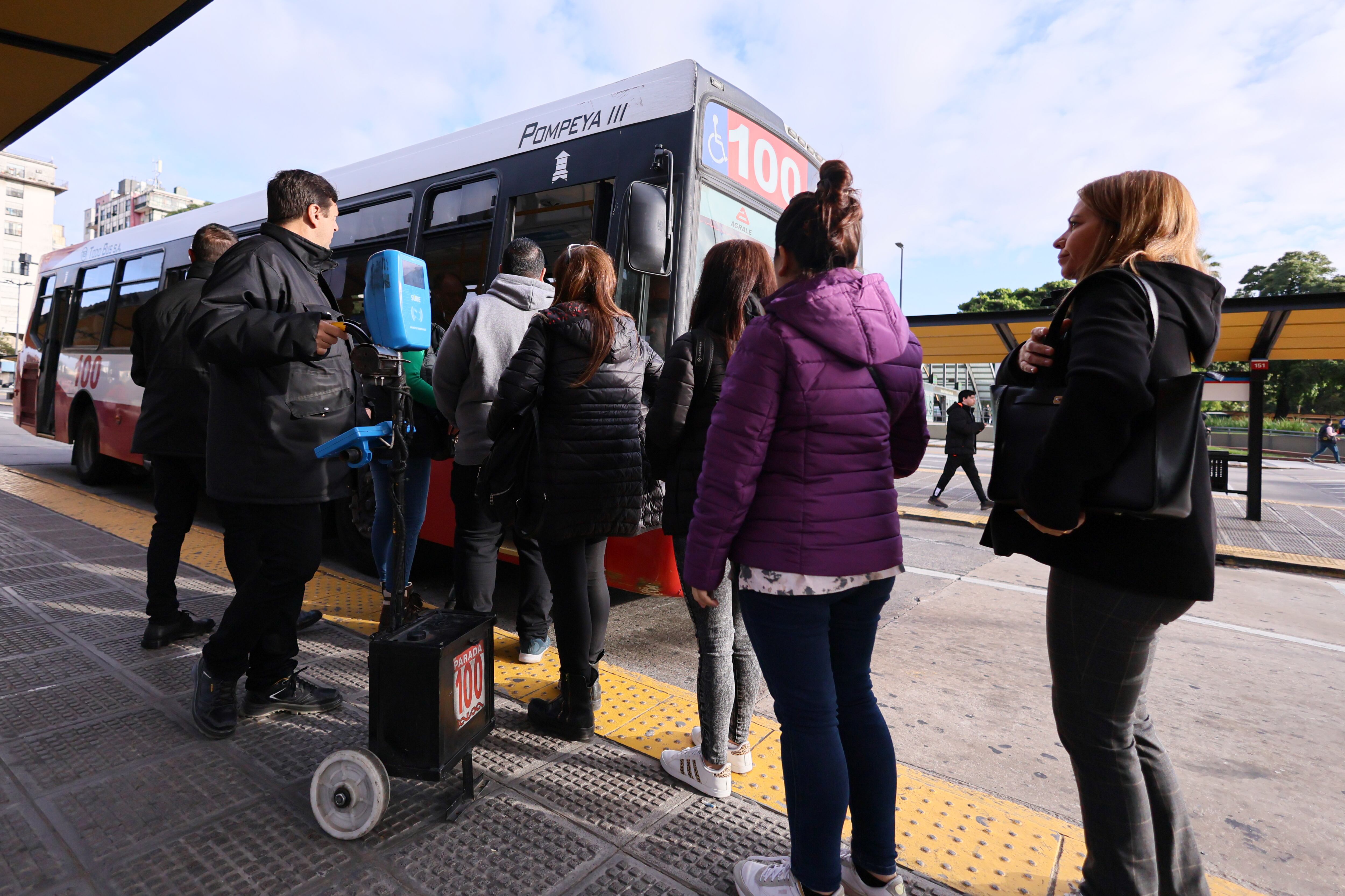 Paro de colectivos en el AMBA - Estación Constitución - 11/04/2024