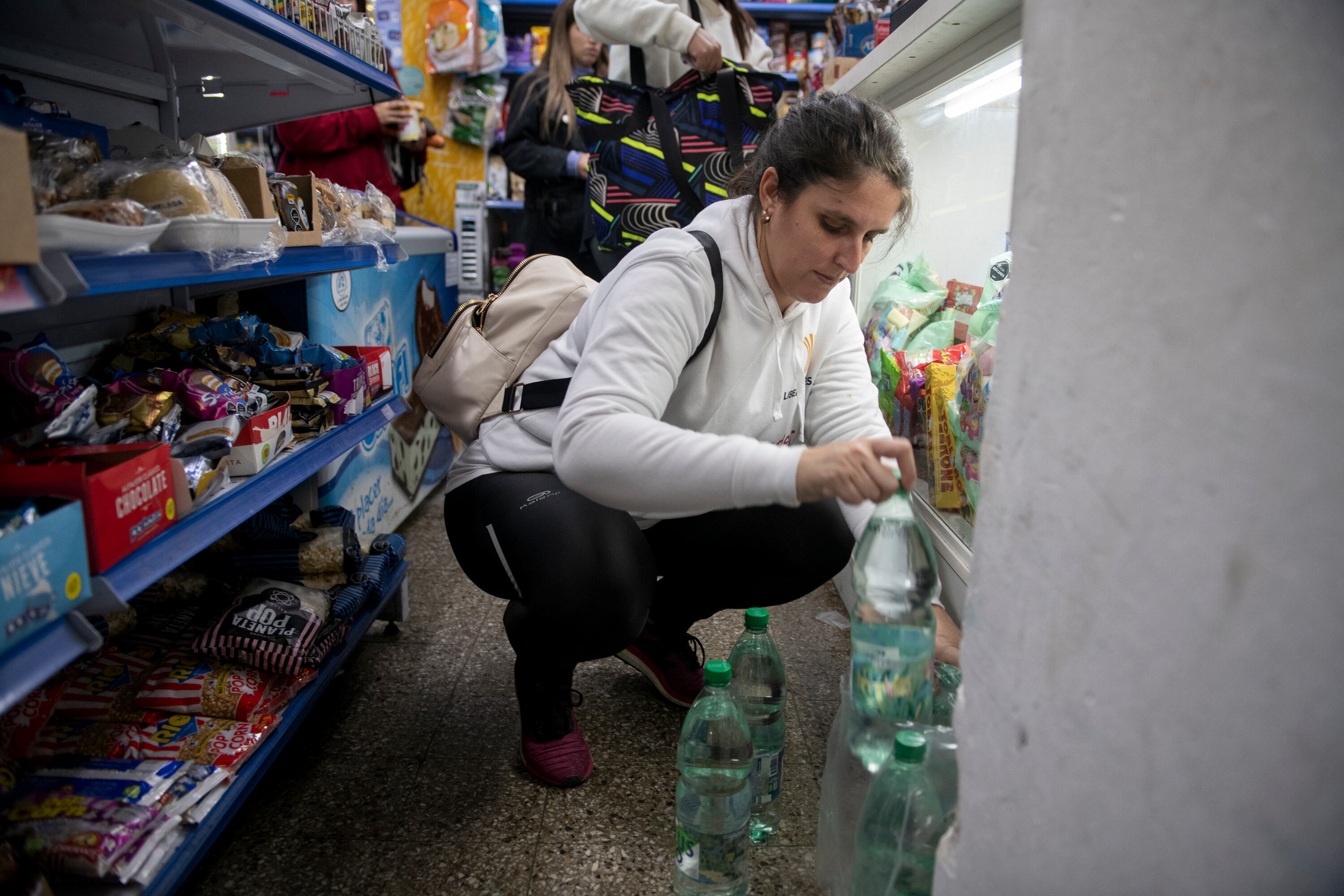 Los precios en Uruguay aumentaron por segundo mes consecutivo (AP Foto/Santiago Mazzarovich)