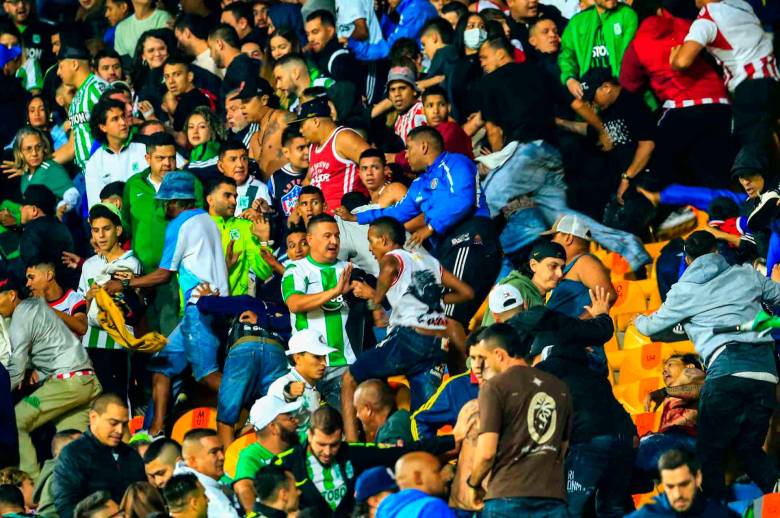 Disturbios en el encuentro entre el Junior y Nacional en Medellín | Crédito: El Colombiano