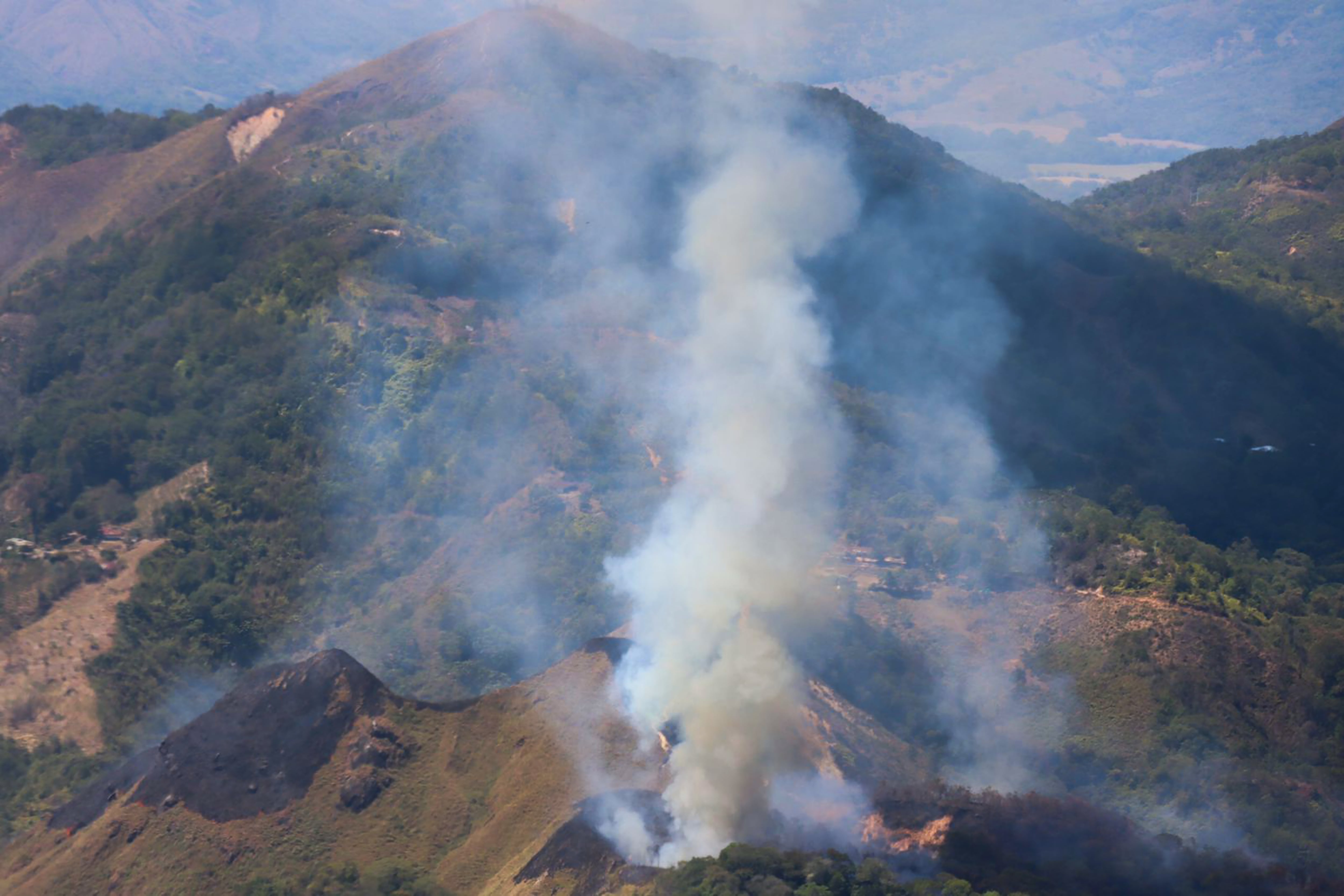 Preocupante panorama de incendios forestales en Colombia - crédito  Fuerza Aeroespacial Colombiana/EFE
