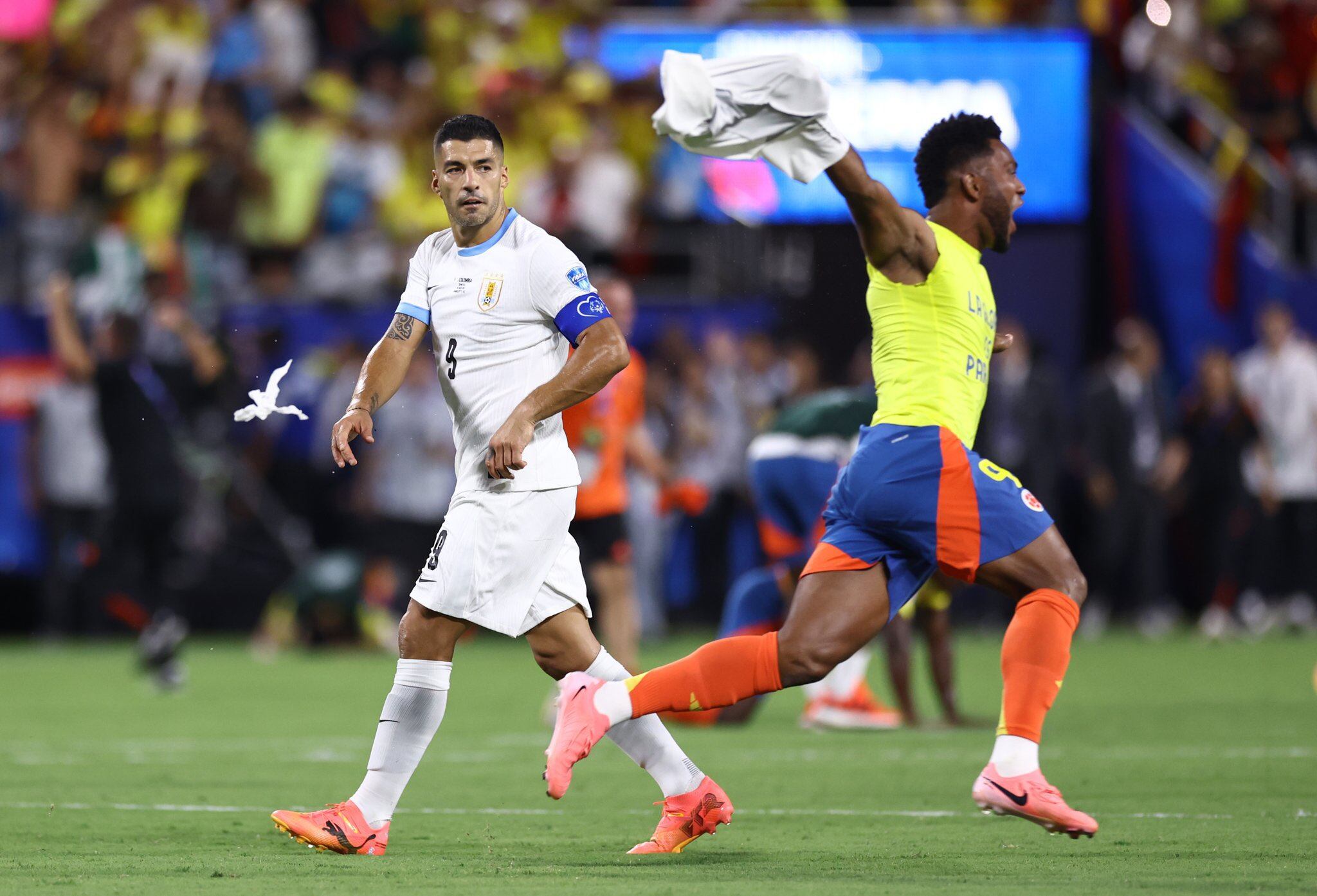 Miguel Borja celebró en la cara de Luis Suárez - crédito Gerry Images