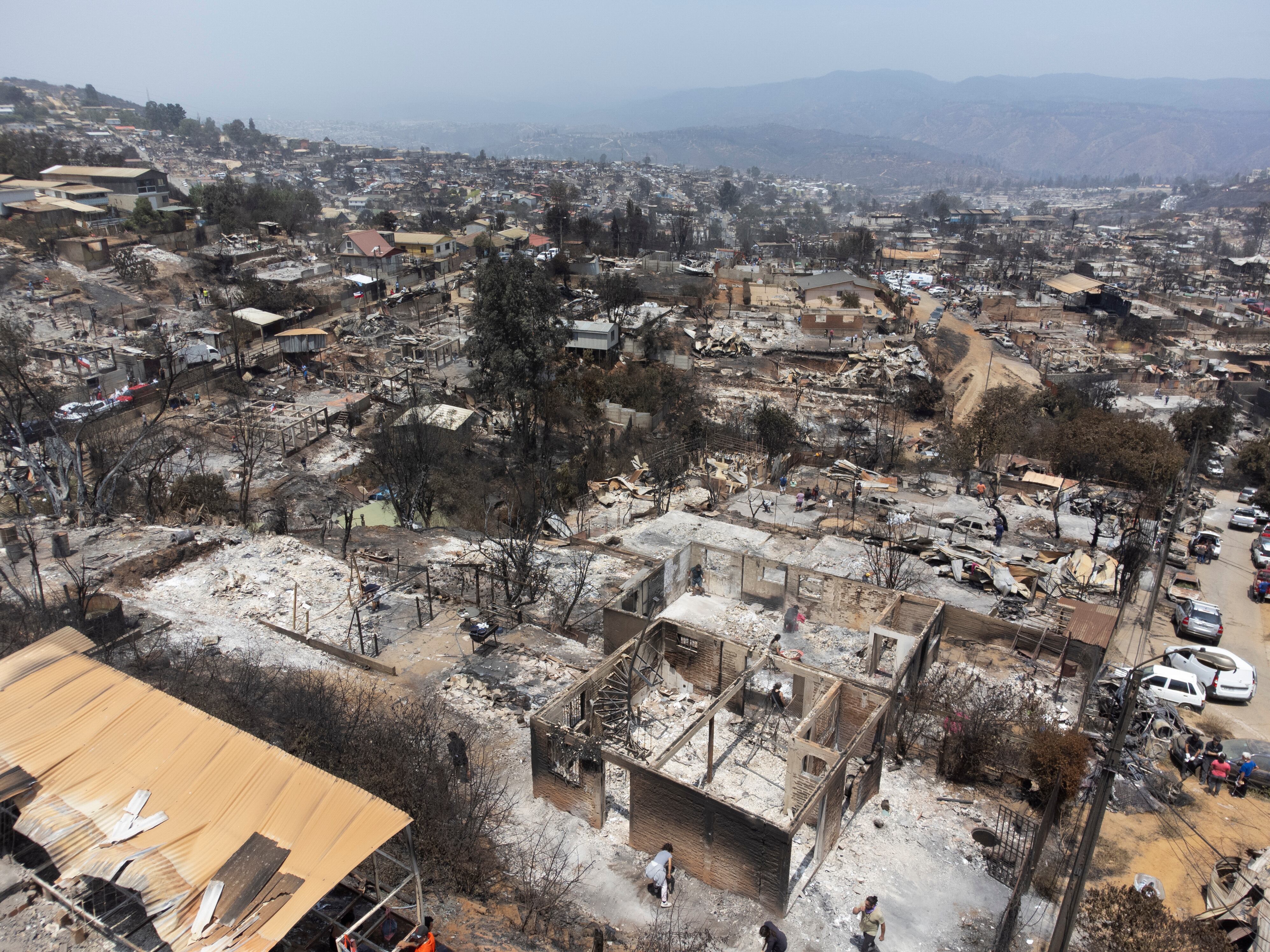 Los estragos de estos incendios fueron la razón detrás del acto del pequeño "Maxi". (Foto: EFE/ Adriana Thomasa) 