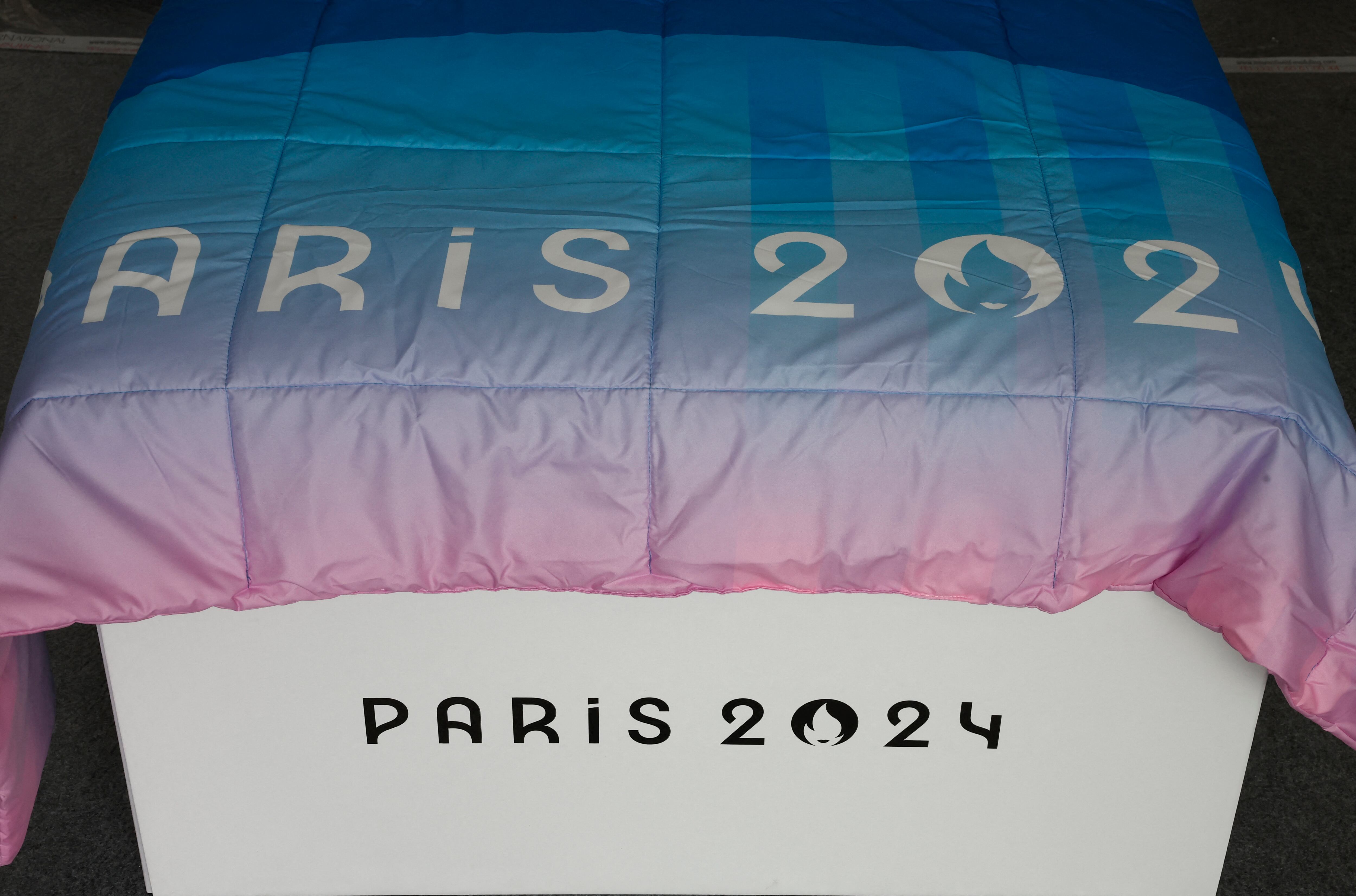 Las camas de los atletas olímpicos, tema de debate en París 2024 (REUTERS/Benoit Tessier)