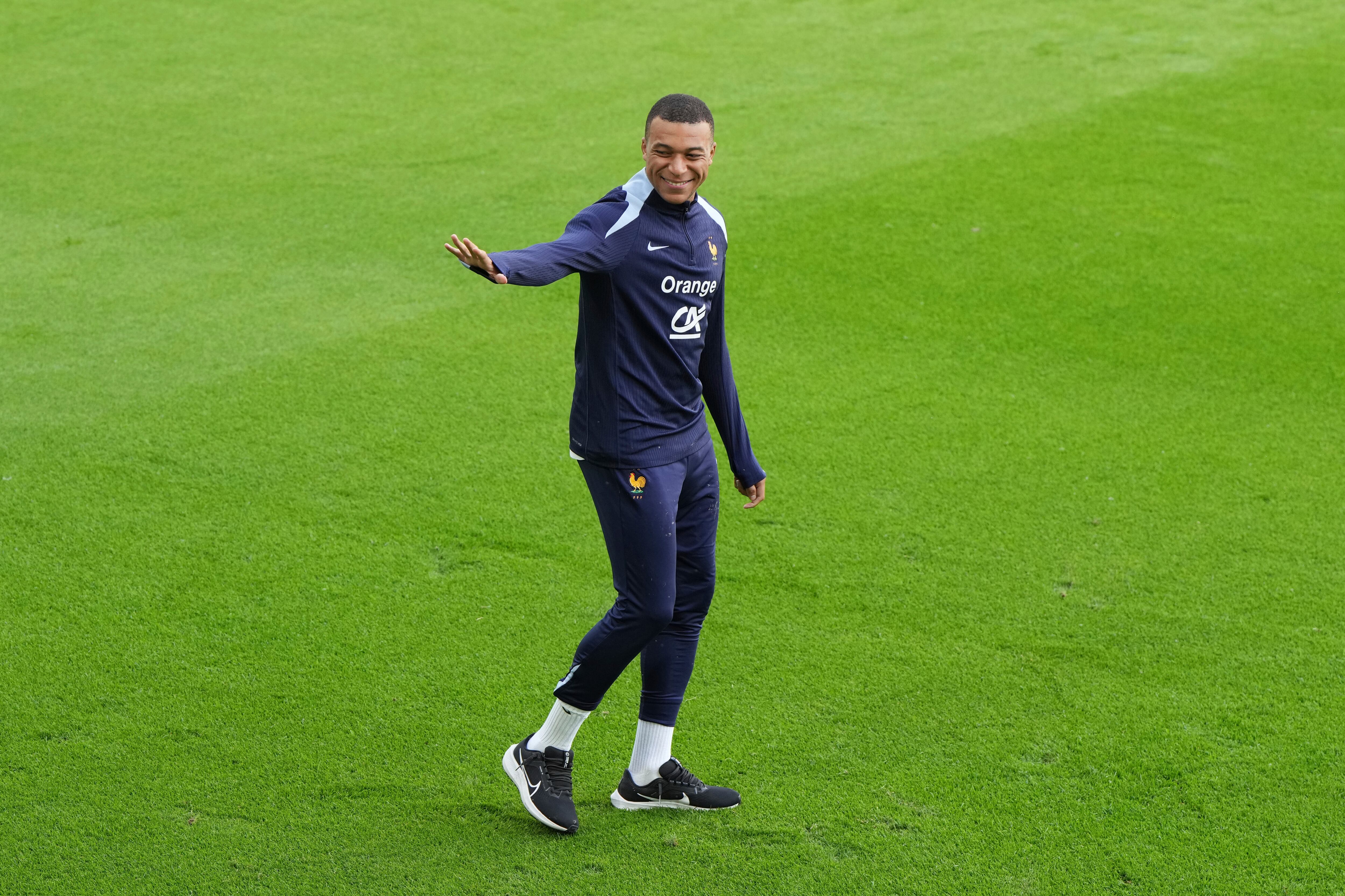 Mbappé en un entrenamiento de la Eurocopa (AP)