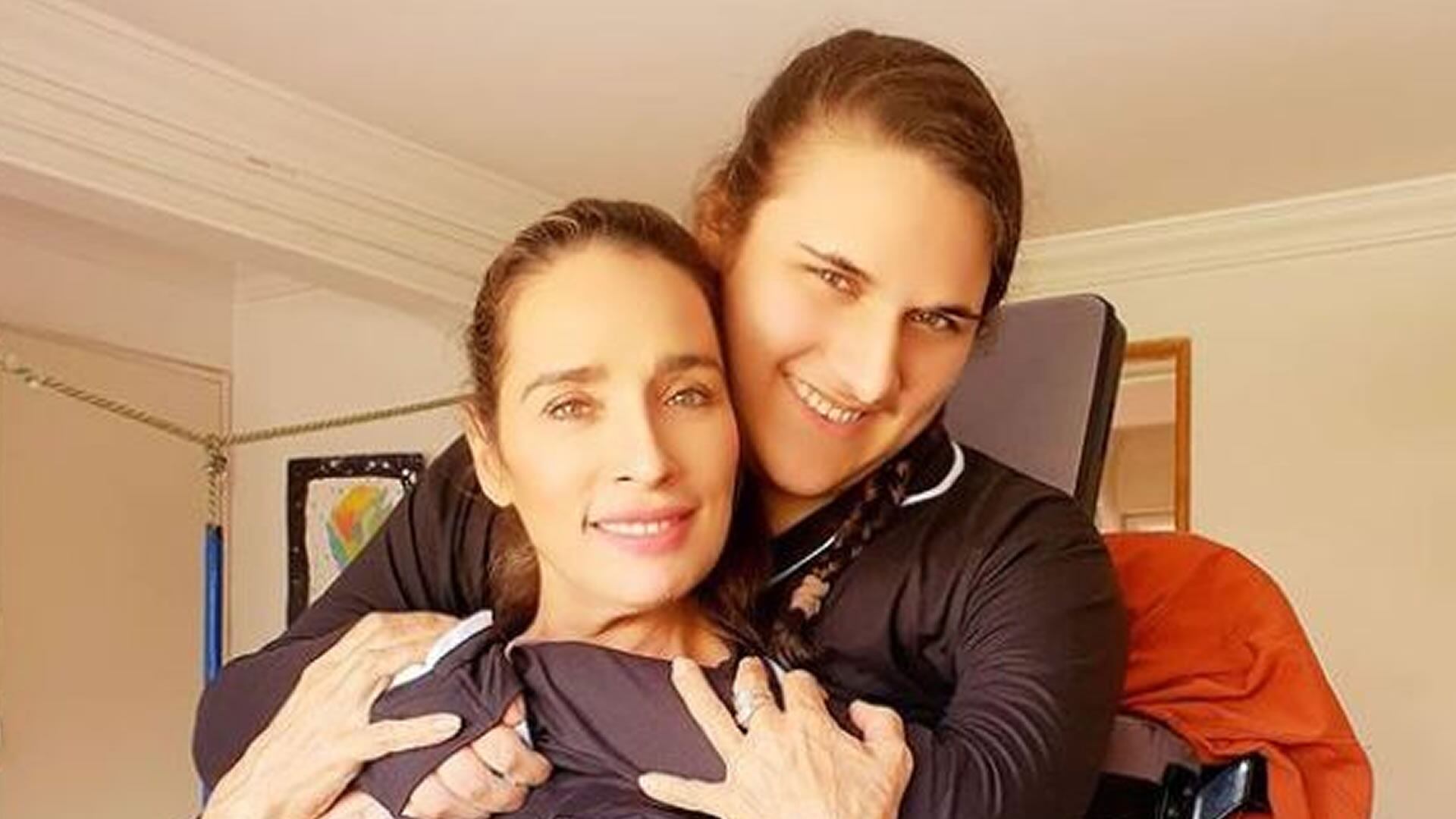 Luly Bossa junto a su hijo Angelo. Foto: @lulybossa1