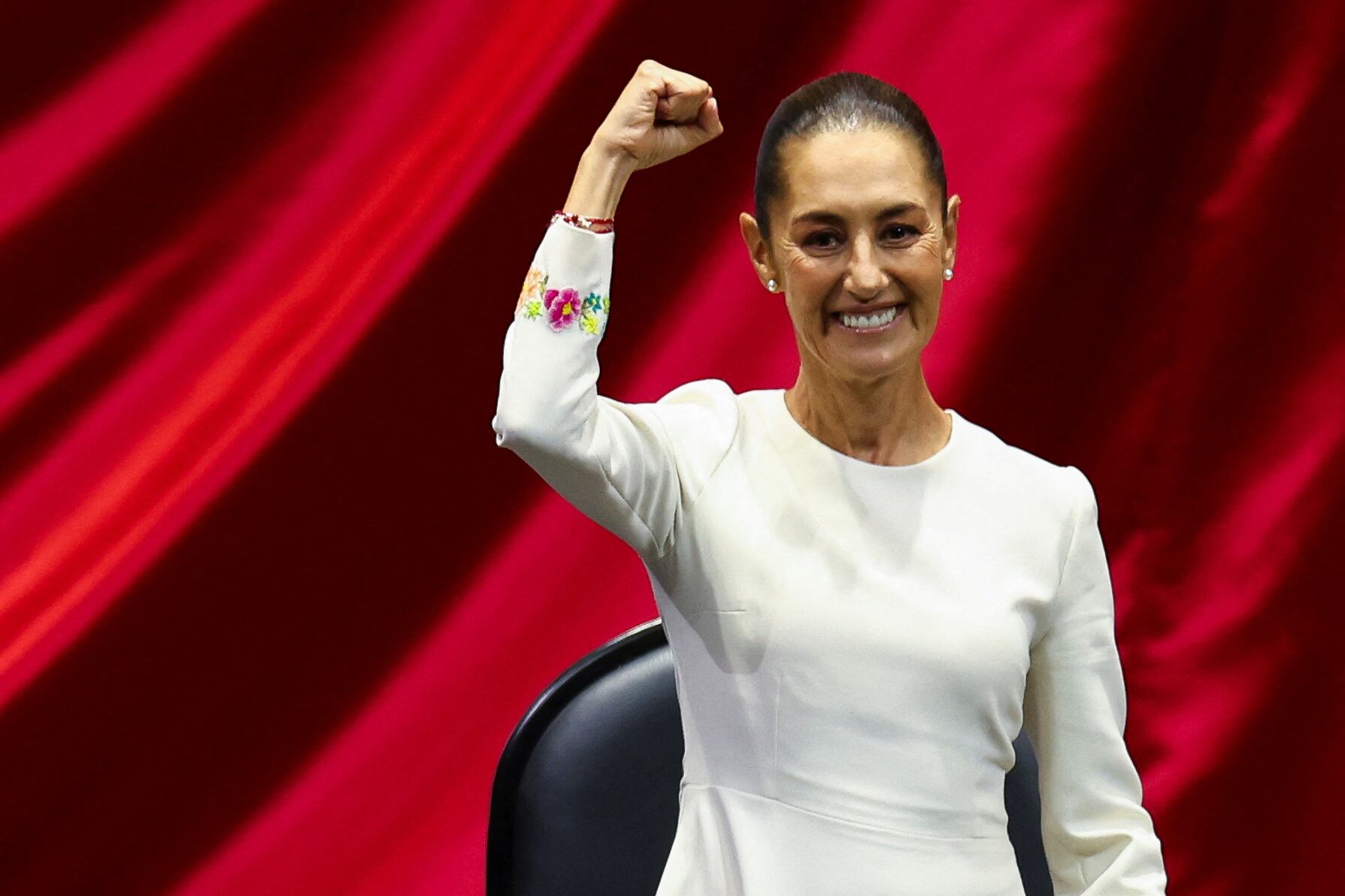 Mexico's new President Claudia Sheinbaum raises a fist after taking the oath during her swearing-in ceremony at Congress, in Mexico City, Mexico, October 1, 2024. REUTERS/Raquel Cunha