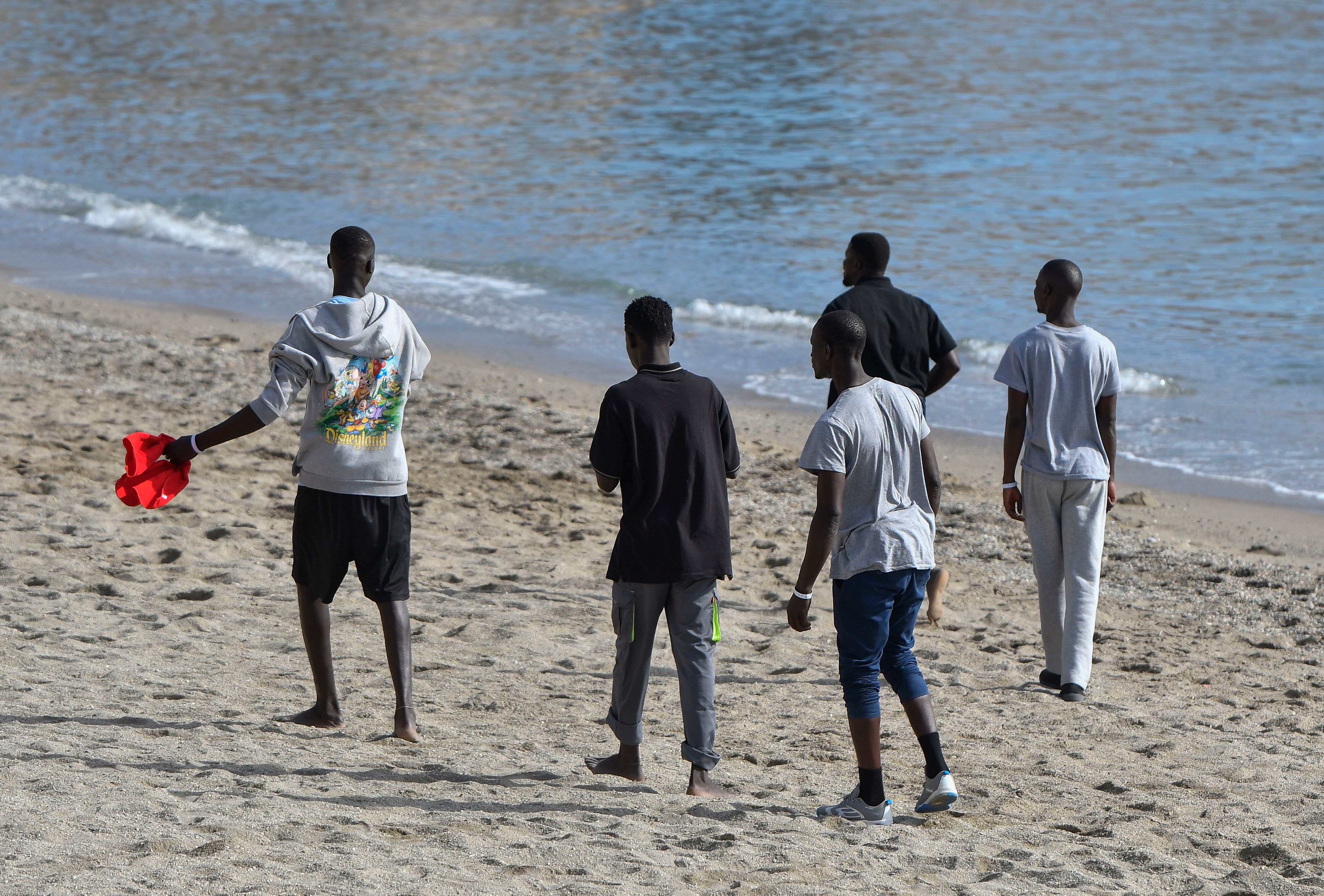 Las salidas de cayucos desde Senegal hacia Canarias siguen produciendo sus intentos (EFE / Carlos Barba)
