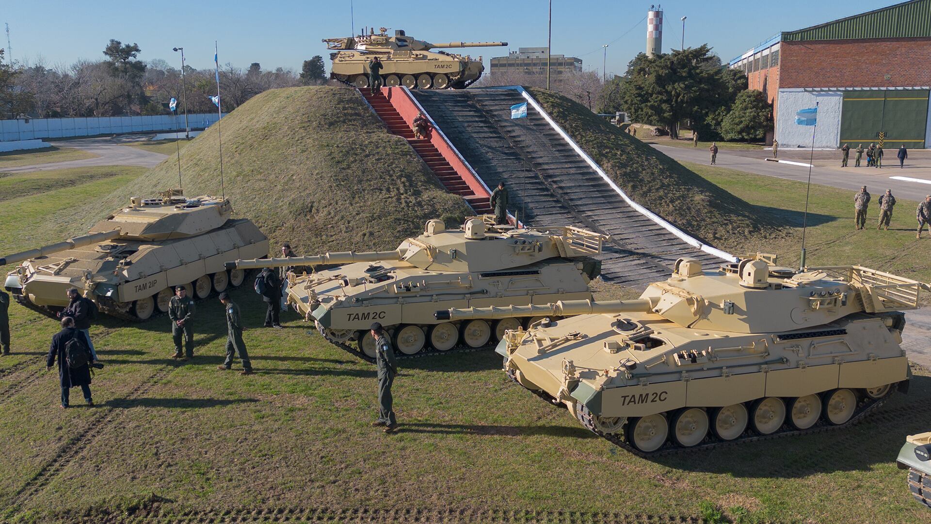 Tanques en Boulogne - Luis Petri