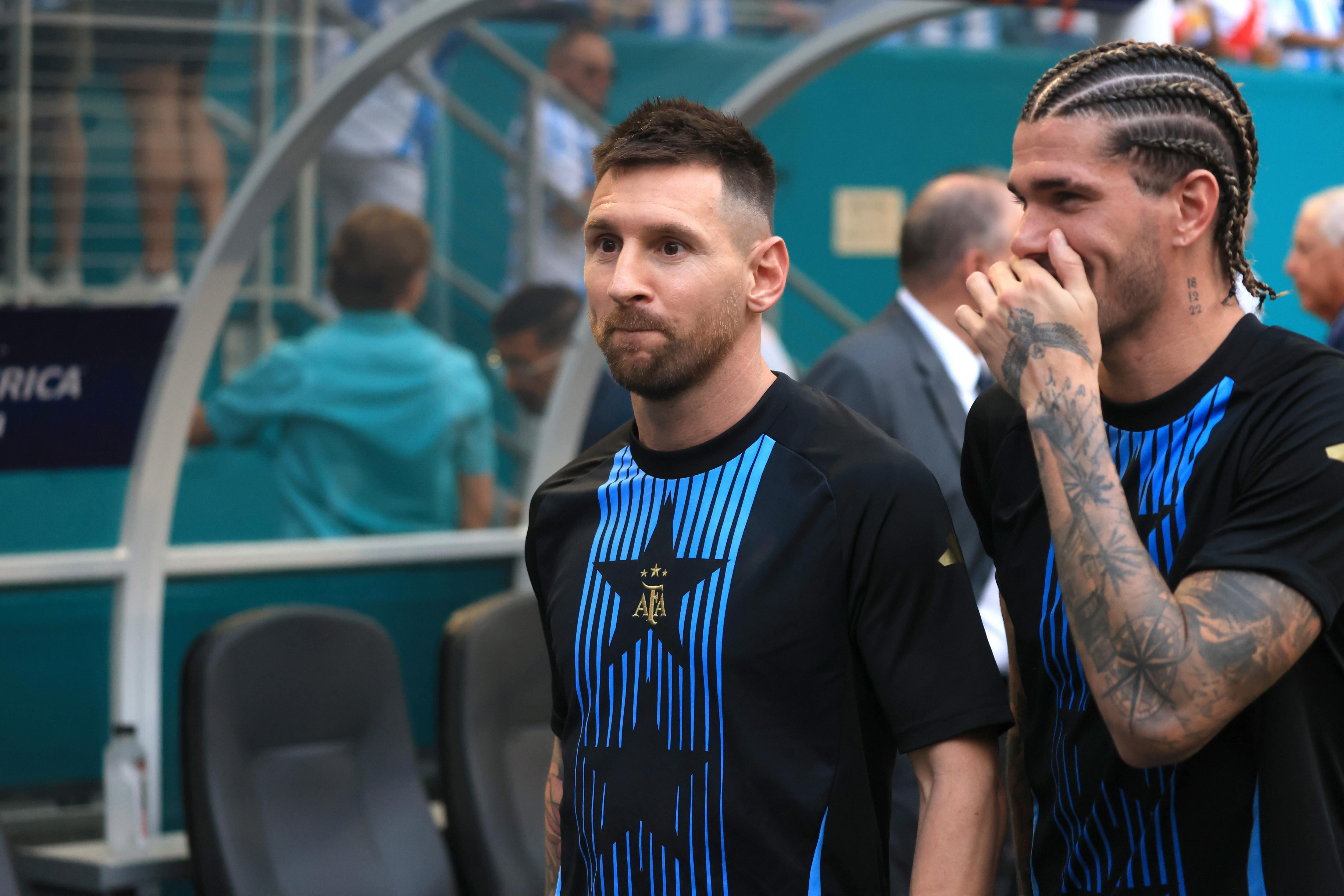 Lionel Messi y Rodrigo De Paul, socios dentro y fuera de la cancha (EFE/EPA/CRISTÓBAL HERRERA-ULASHKEVICH) 