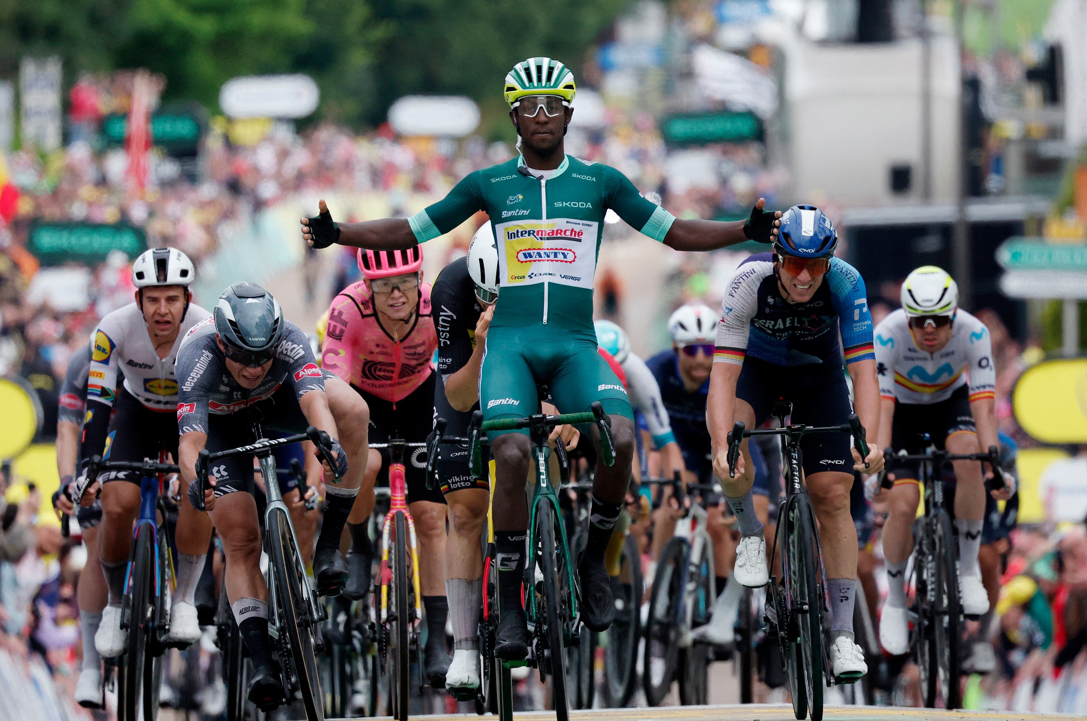 Biniam Girmay consigue su segunda etapa en el Tour de Francia 2024 Stephane Mahe / REUTERS