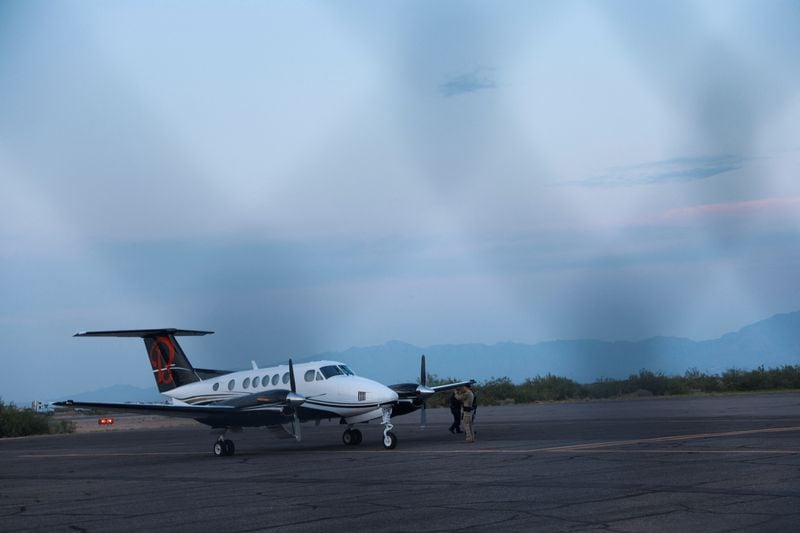  Ismael "El Mayo" Zambada y a Joaquín Guzmán López aterrizaron en el aeropuerto privado del condado de Doña Ana, en Santa Teresa, Nuevo México, el 25 de julio de 2024 (Foto: REUTERS/Jose Luis Gonzalez)