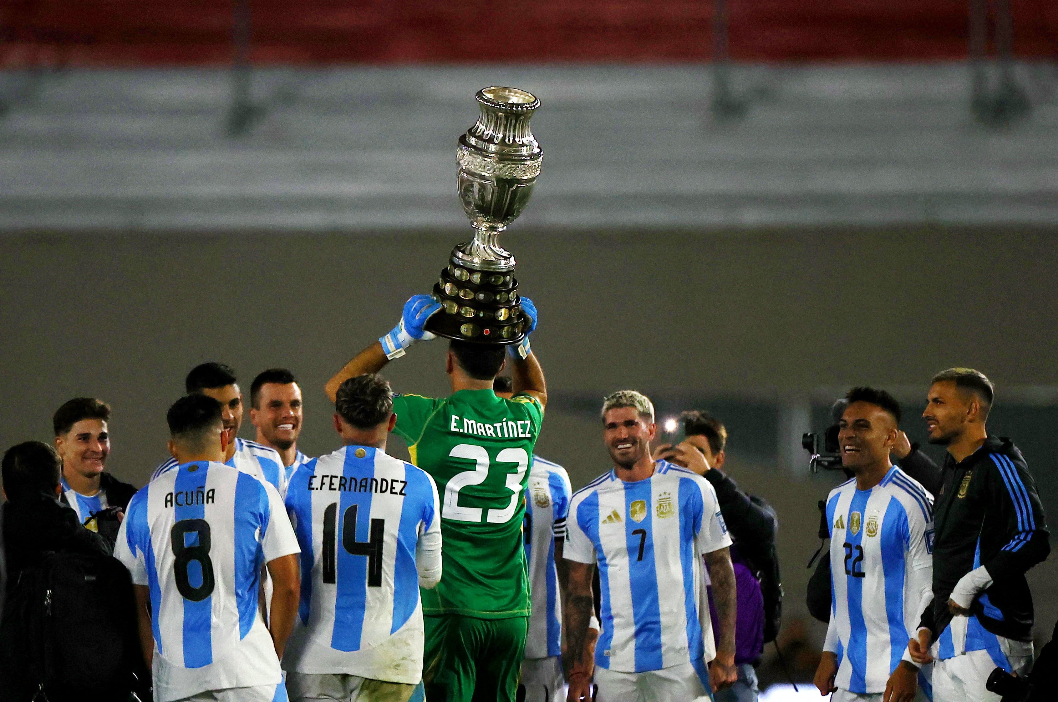 Martínez contabiliza más títulos (4) con Argentina que derrotas (3) (Foto: Reuters/Agustin Marcarian)