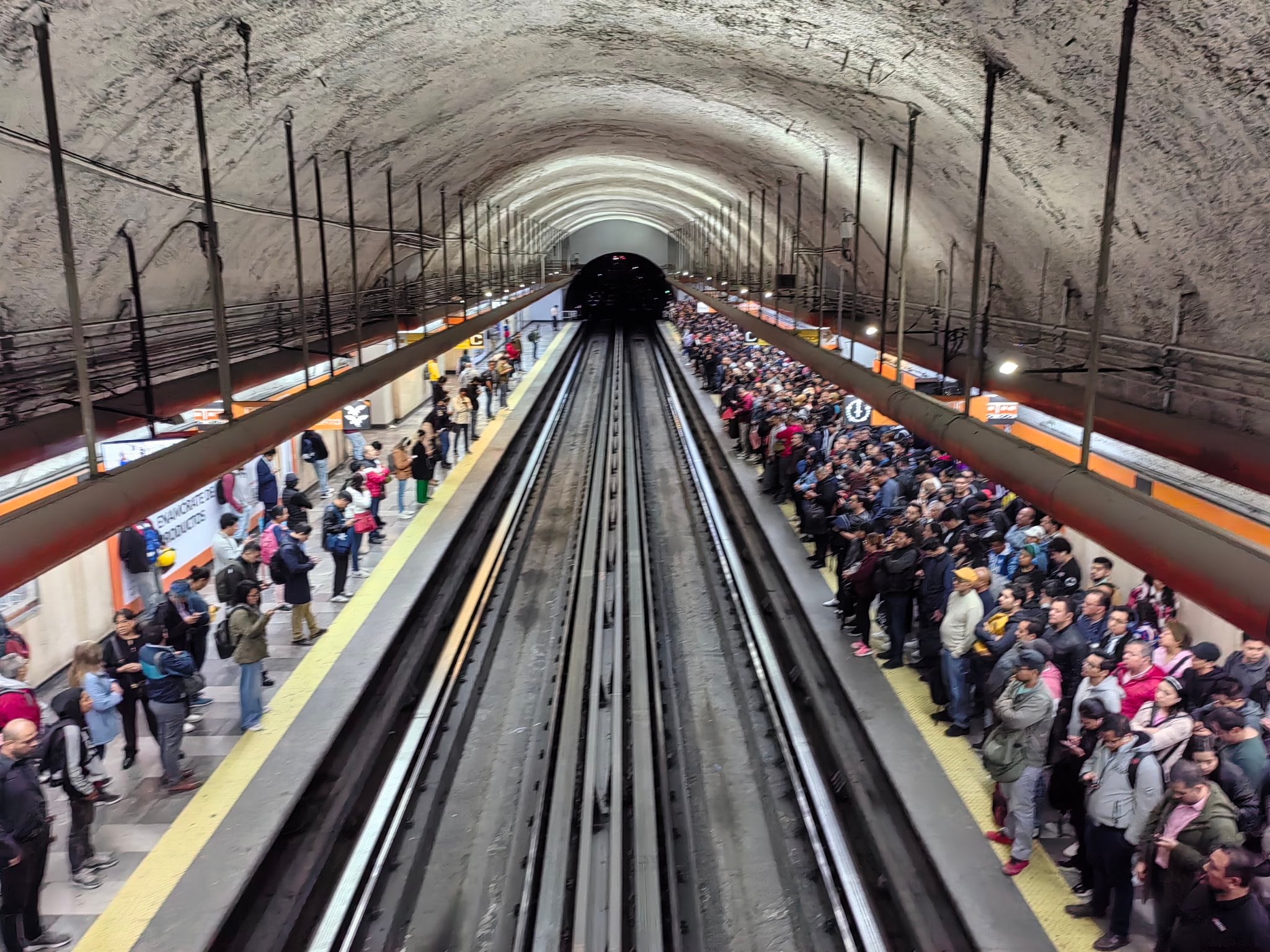 Metro CDMX y Metrobús hoy 4 de octubre