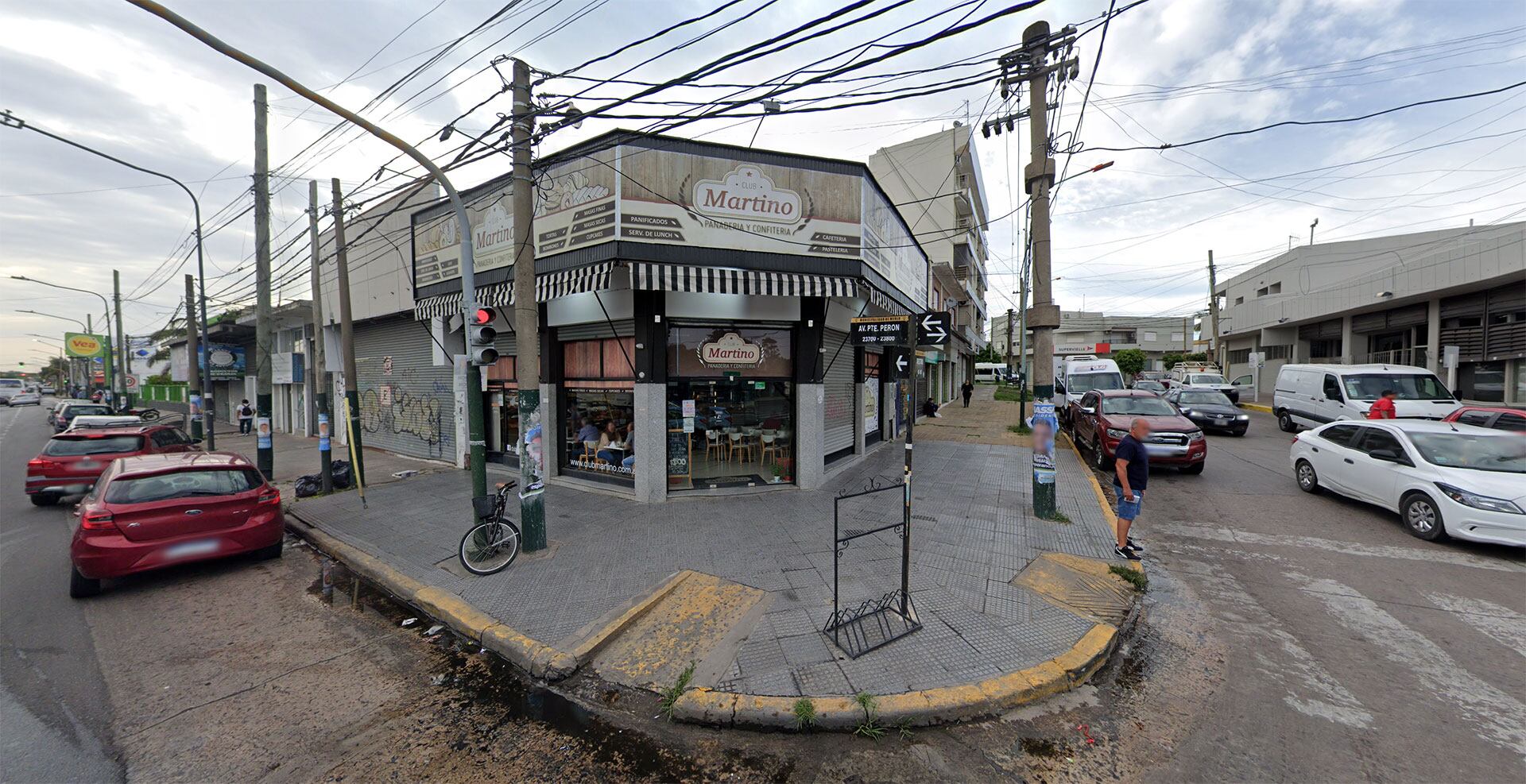 Un hombre rompió los vidrios de un local en Merlo.