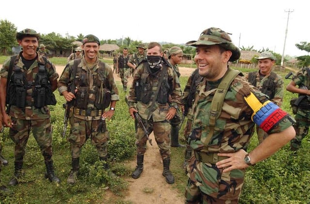 Carlos Castaño, jefe de las Autodefensas Unidas de Colombia (AUC), durante los años 90 encabezó el grupo paramilitar Los Pepes junto a su hermano Fidel. También participó como mediador en las negociaciones de la viuda de Pablo Escobar con los grupos del Magdalena Medio que exigían retribuciones para garantizar la vida de la mujer - crédito Colprensa