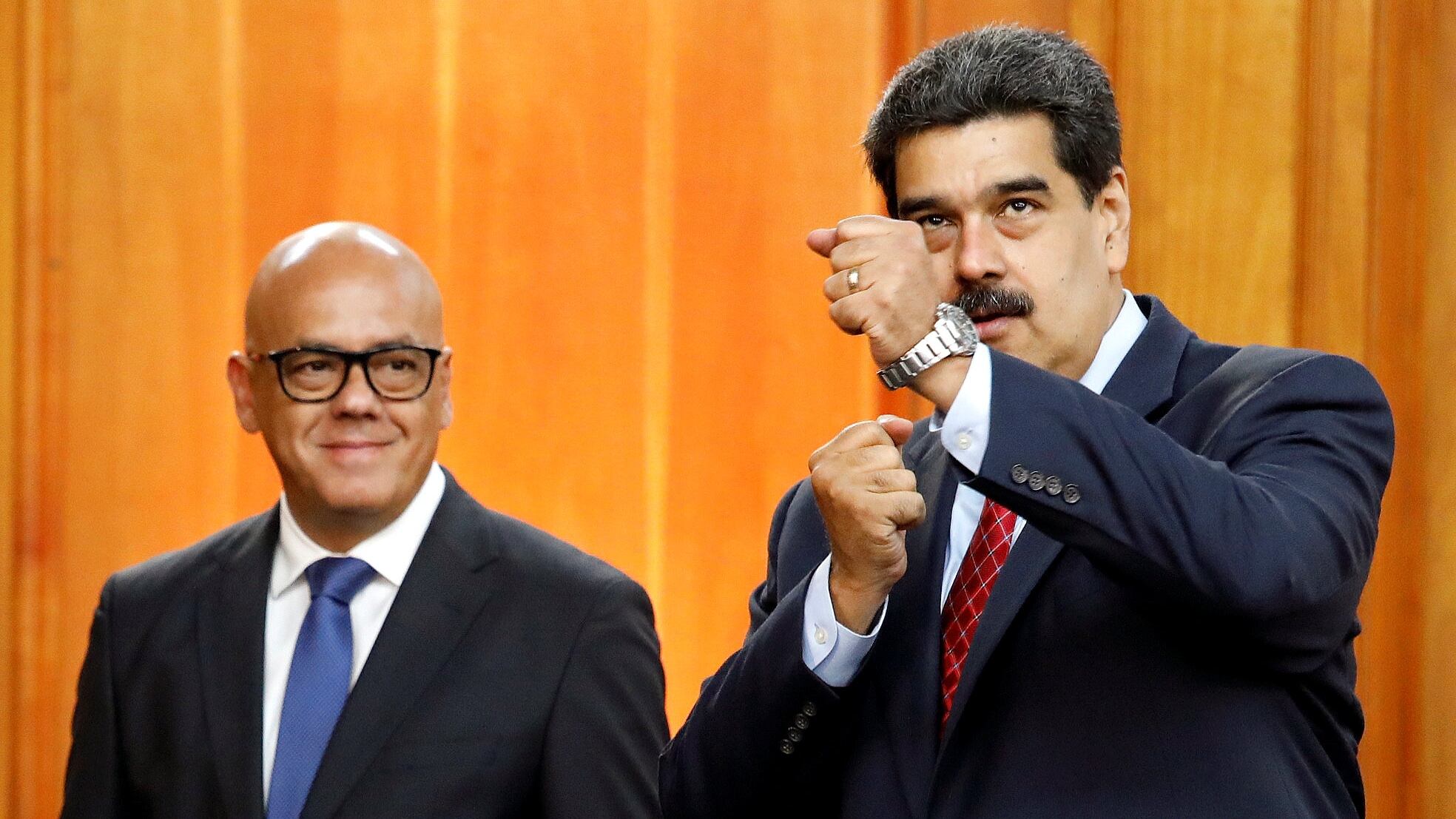 Nicolás Maduro junto a Jorge Rodríguez, delegado del chavismo en el proceso de diálogo con EEUU (Reuters)