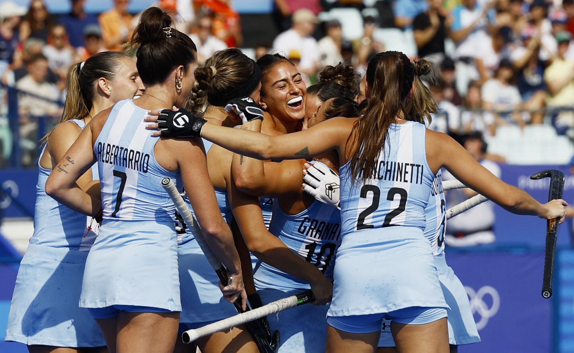 Las Leonas festejan el triunfo ante Gran Bretaña. Foto: REUTERS/Anushree Fadnavis