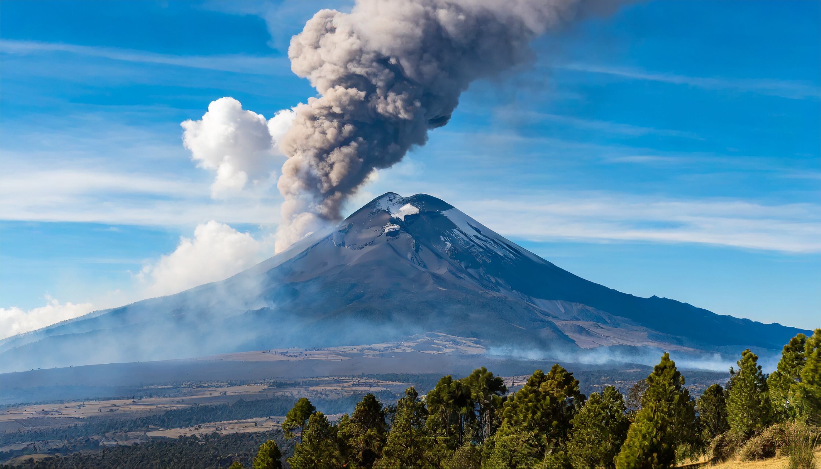 Volcán Popocatépetl
Erupción
Lava
Humo y cenizas
Actividad volcánica
Fenómeno natural
México
Peligro volcánico
Geología
Observación geológica
Imagen que muestra la espectacular erupción del volcán Popocatépetl en México, con lava, humo y cenizas, destacando la magnitud de este fenómeno natural. - (Imagen ilustrativa Infobae)