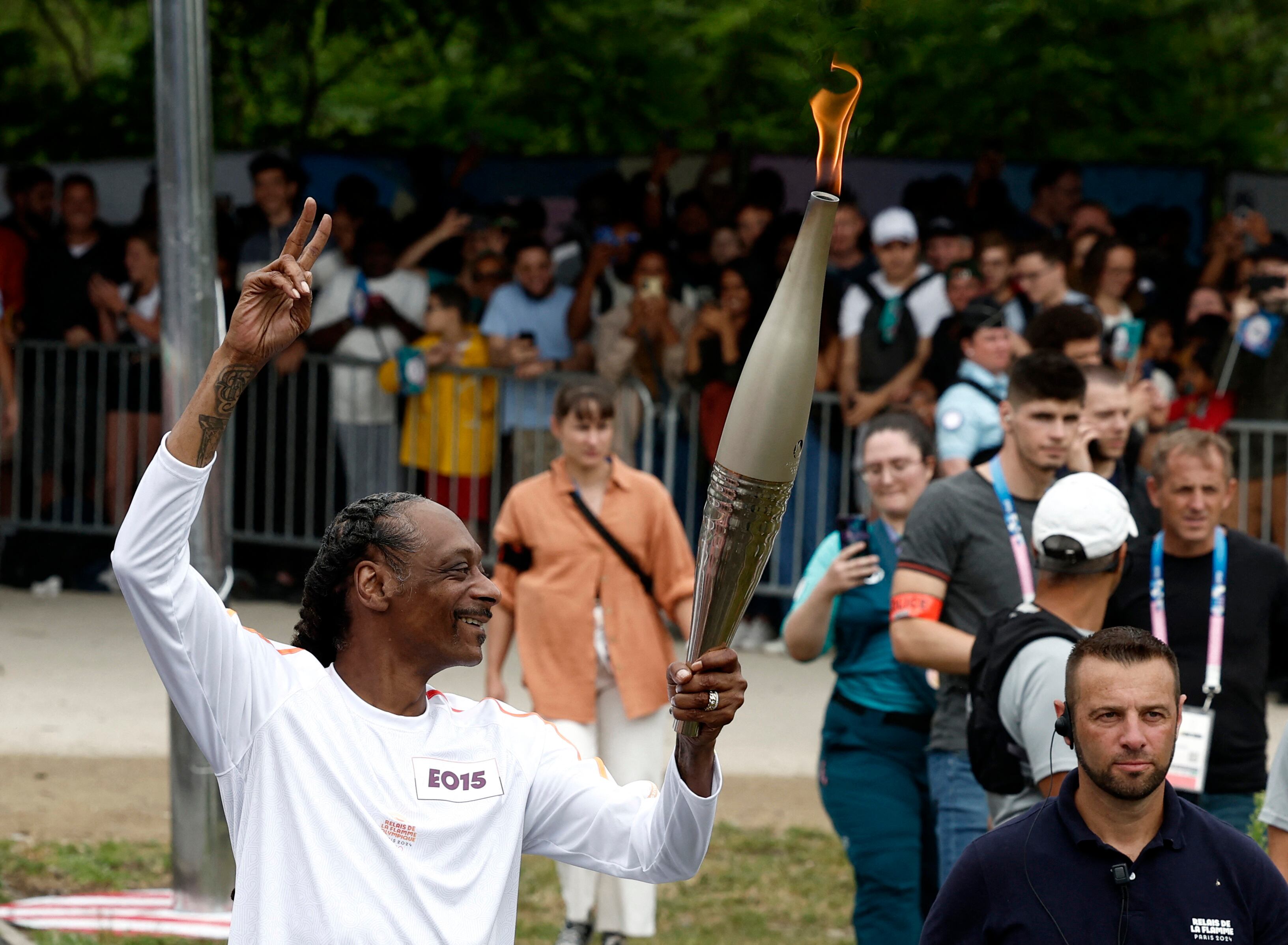 El rapero norteamericano Snoop Dogg llevó la antorcha durante los últimos tramos (Foto: Reuters/Benoit Tessier)