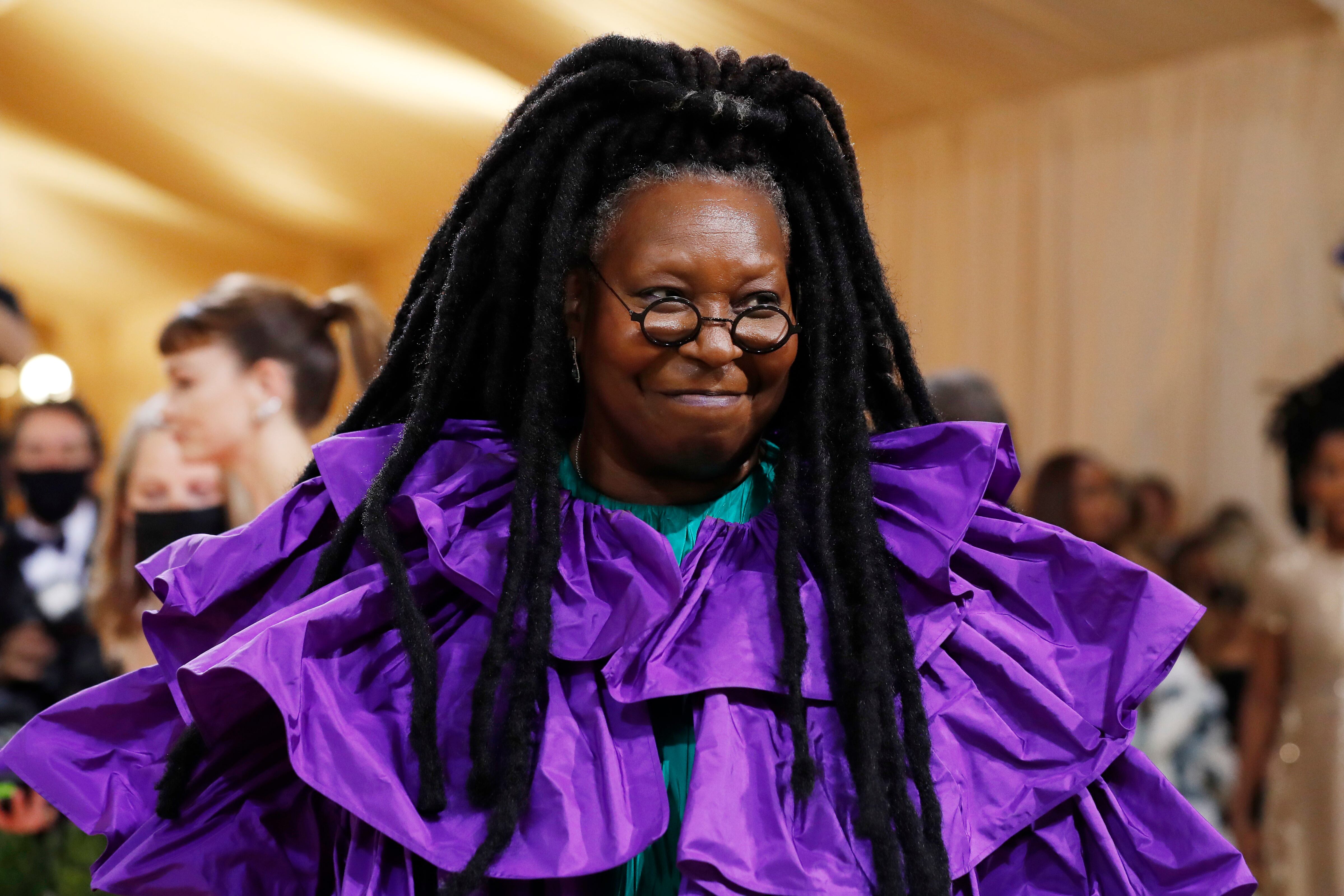 Whoopi Goldberg trabajó como cosmetóloga licenciada en una funeraria tras ver un anuncio en un periódico (REUTERS)