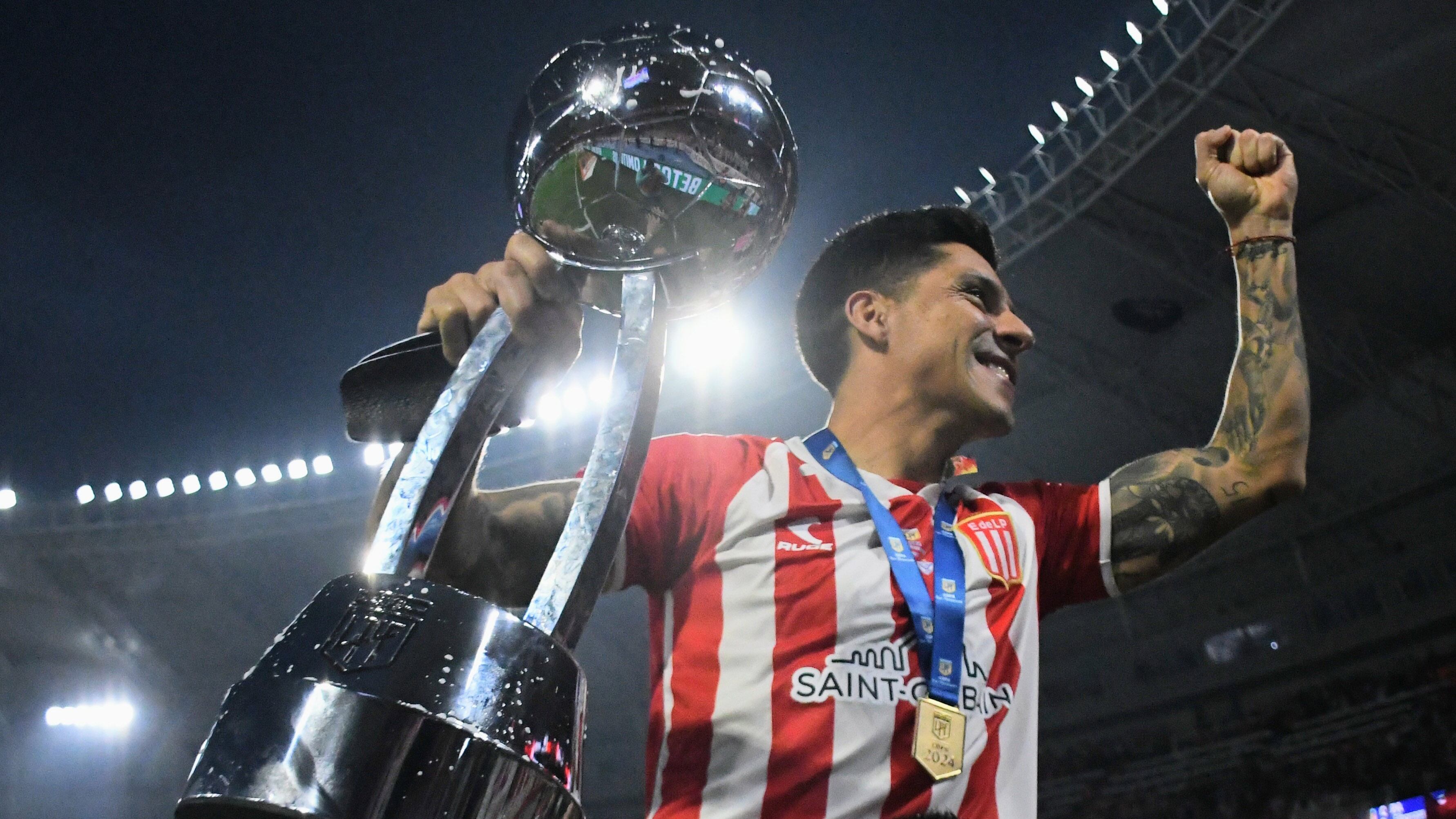 enzo pérez trofeo campeón estudiantes