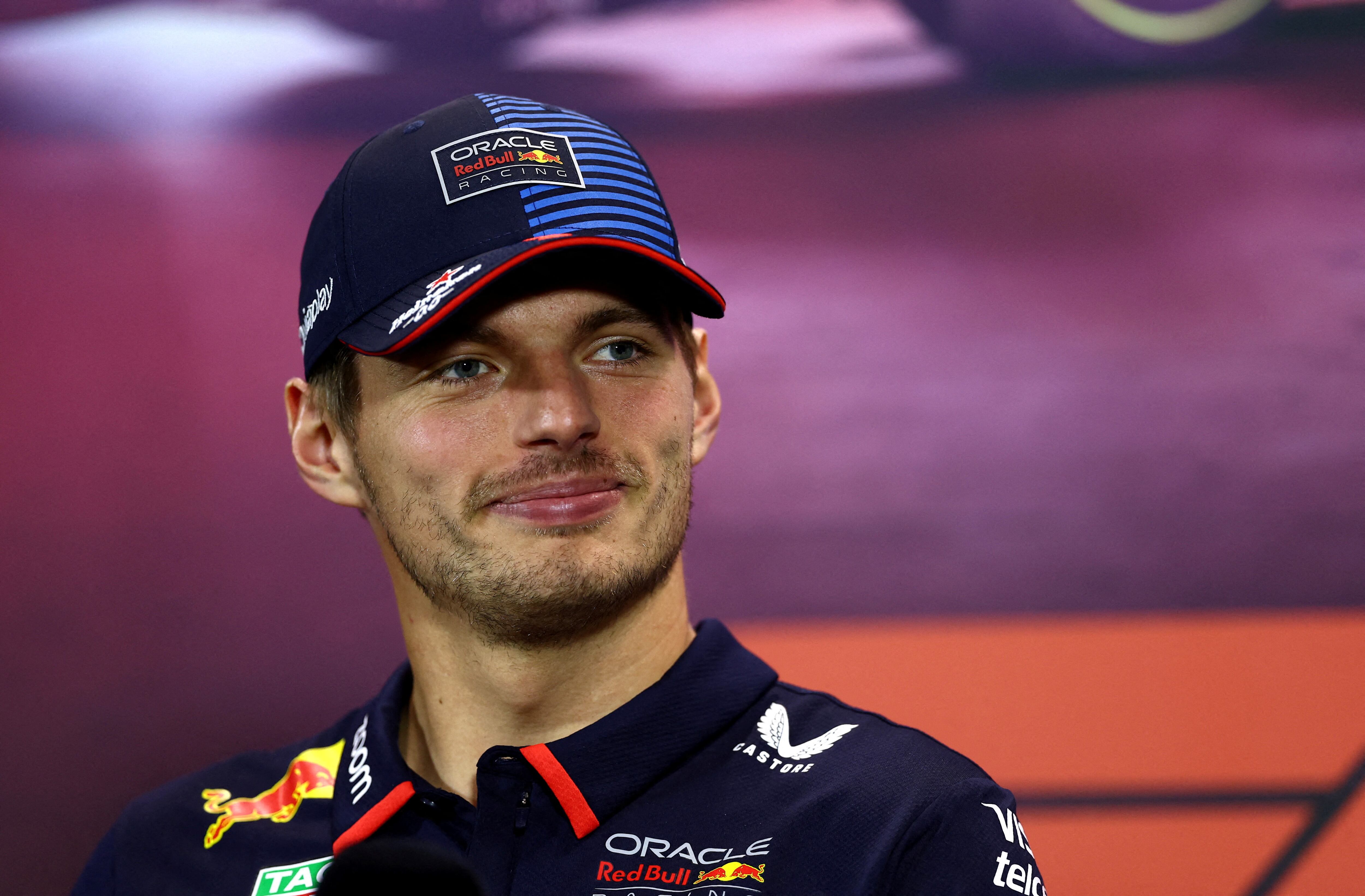 Max Verstappen fue sancionado por la FIA por sus reiterados insultos enfrente de las cámaras y los teams radios.