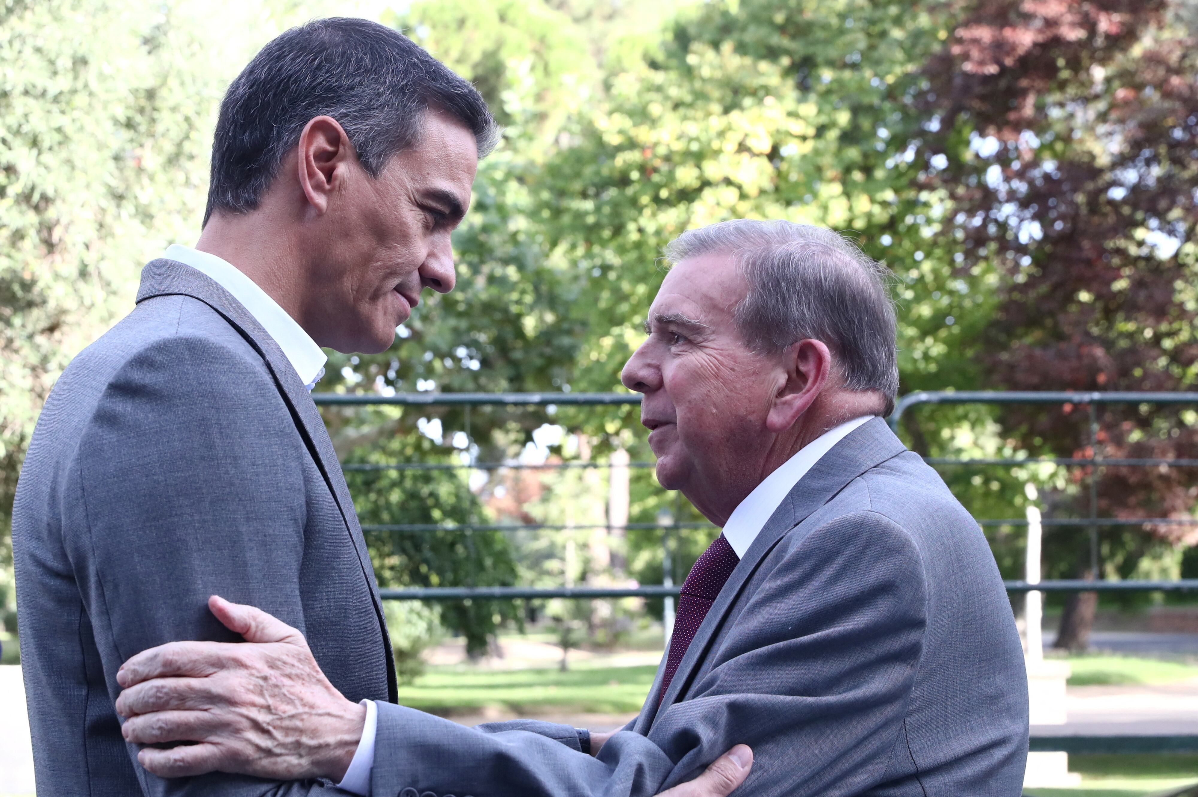 Pedro Sanchez, recibiendo este jueves al candidato presidencial de Venezuela, Edmundo Gonzalez