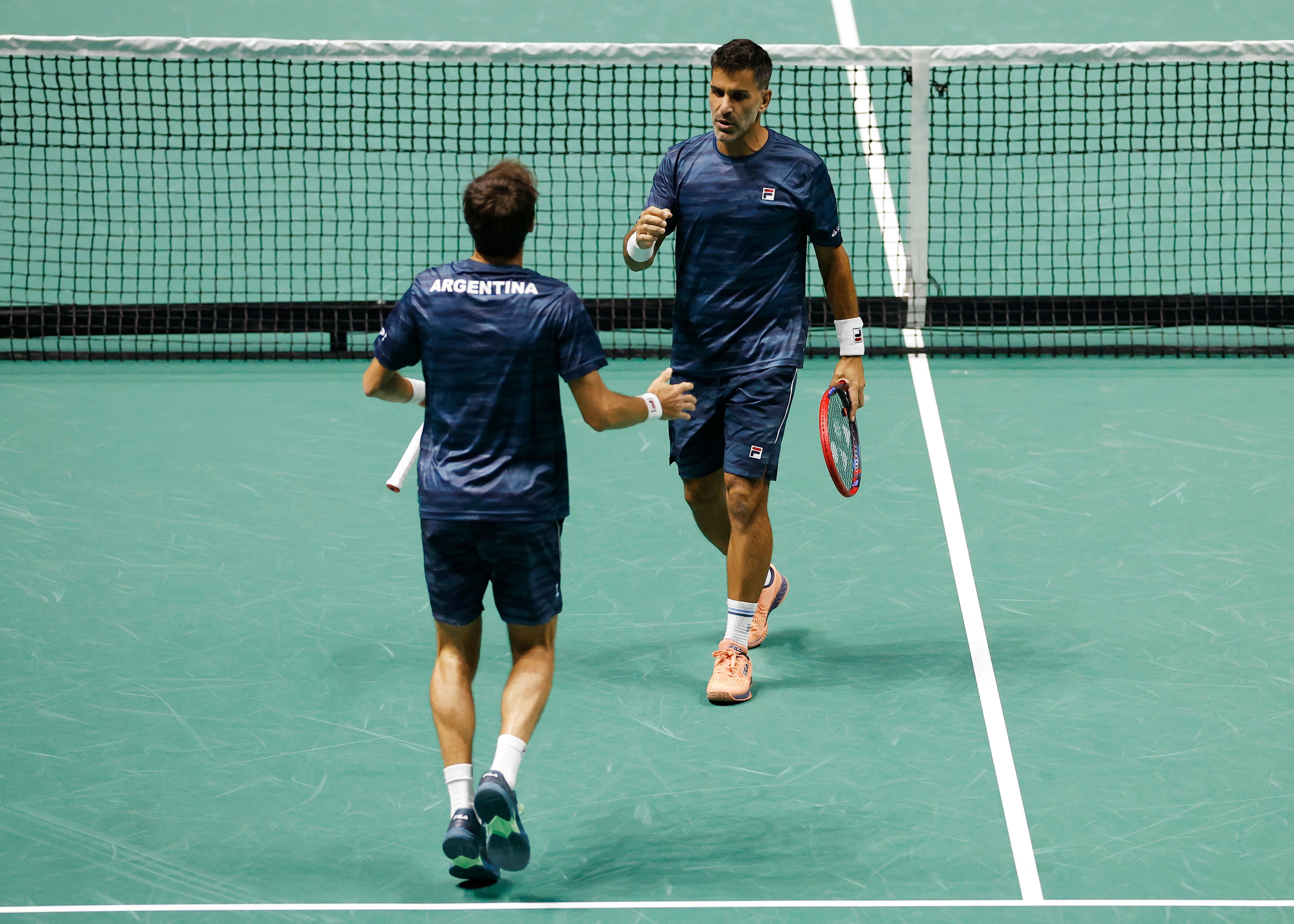 Máximo González y Andrés Molteni ganaron el duelo de dobles ante Canadá (Reuters/Jason Cairnduff)