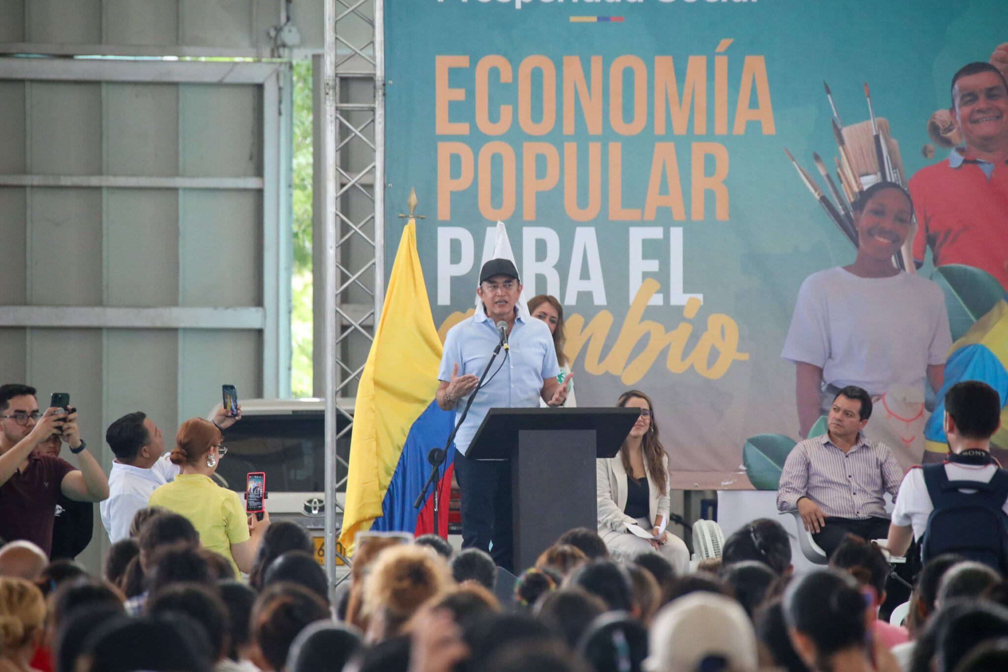 El Director de Prosperidad Social salió en defensa del presidente Petro y le respondió al exministro Juan Camilo Restrepo  - crédito @GustavoBolivar