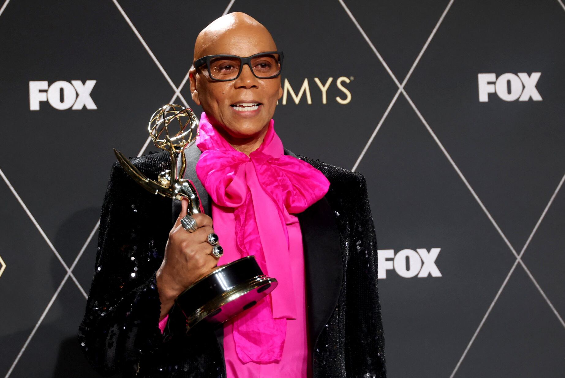 
RuPaul Andre Charles, conocido artísticamente como RuPaul, es un ícono de la cultura drag y una figura influyente en la televisión y la música.
REUTERS/Aude Guerrucci