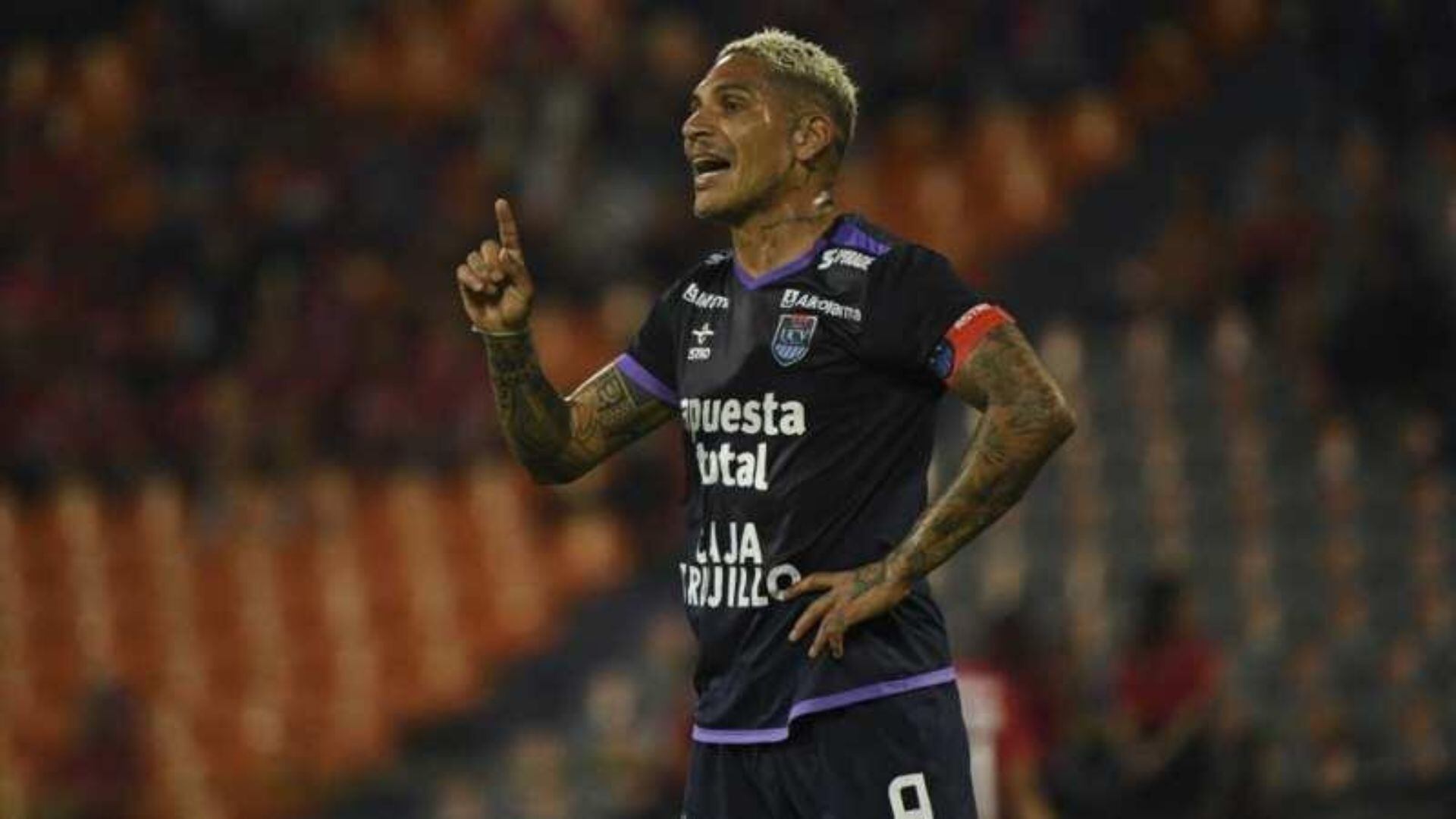 Paolo Guerrero, de 40 años, es la cara visible de la Universidad César Vallejo en el periodo 2024. - Crédito: AFP