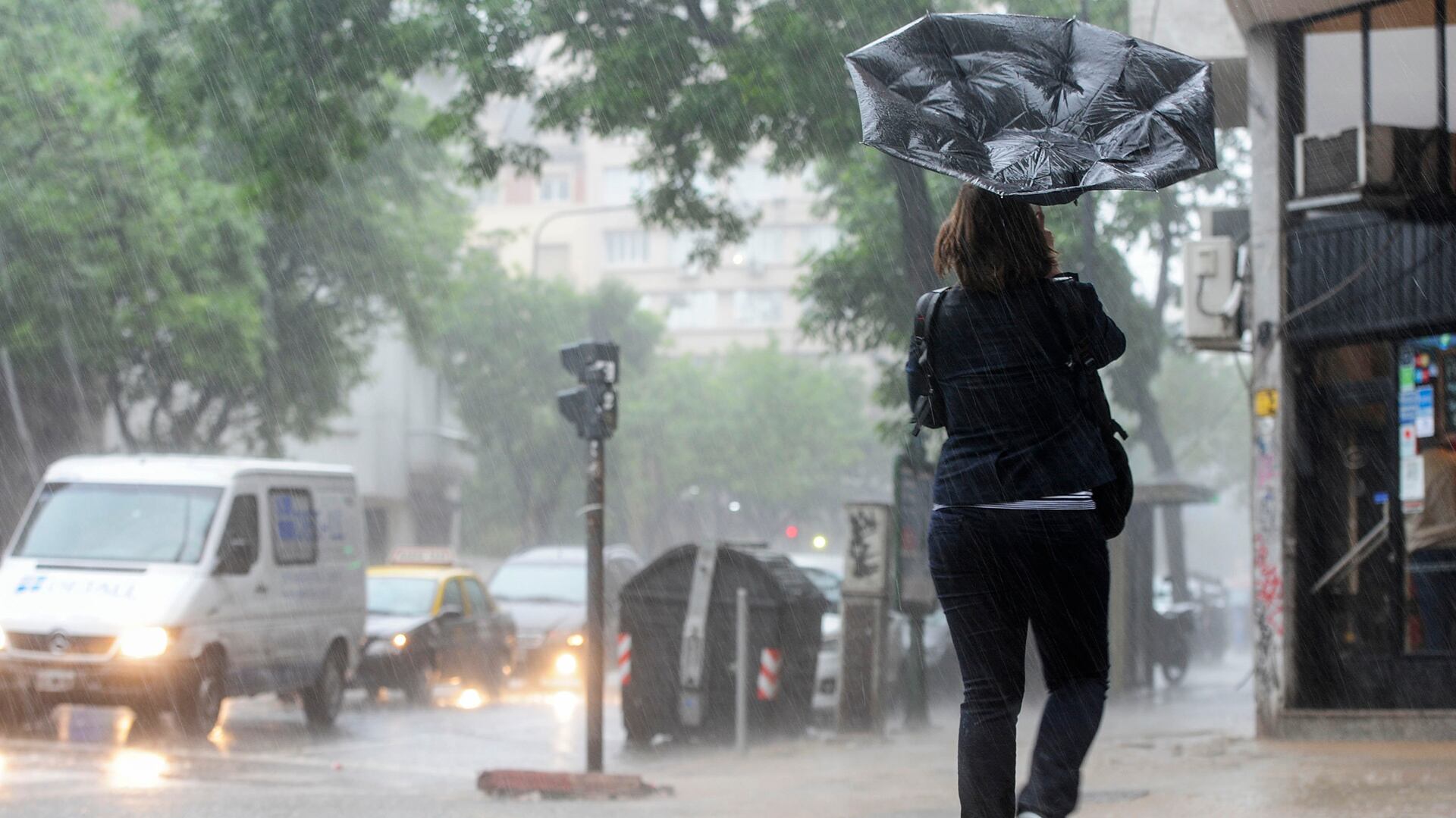 Varias localidades de Buenos Aires se verán afectadas por vientos y tormentas (Télam)