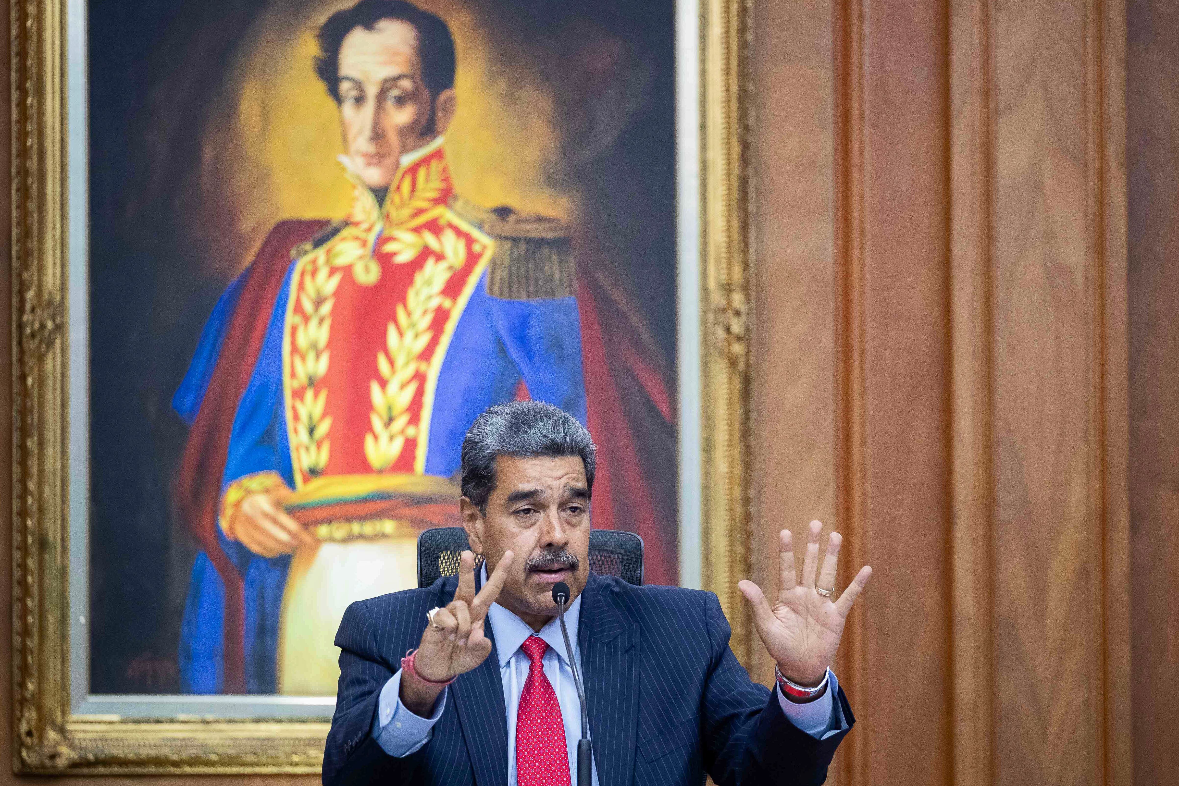 Nicolás Maduro durante una rueda de prensa en el Palacio de Miraflores en Caracas (EFE/ Ronald Peña R.)