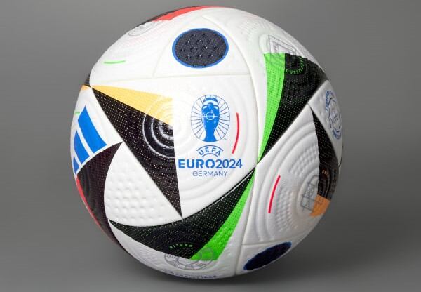 Balón inteligente que se utilizará para la Eurocopa 2024 (Adidas)