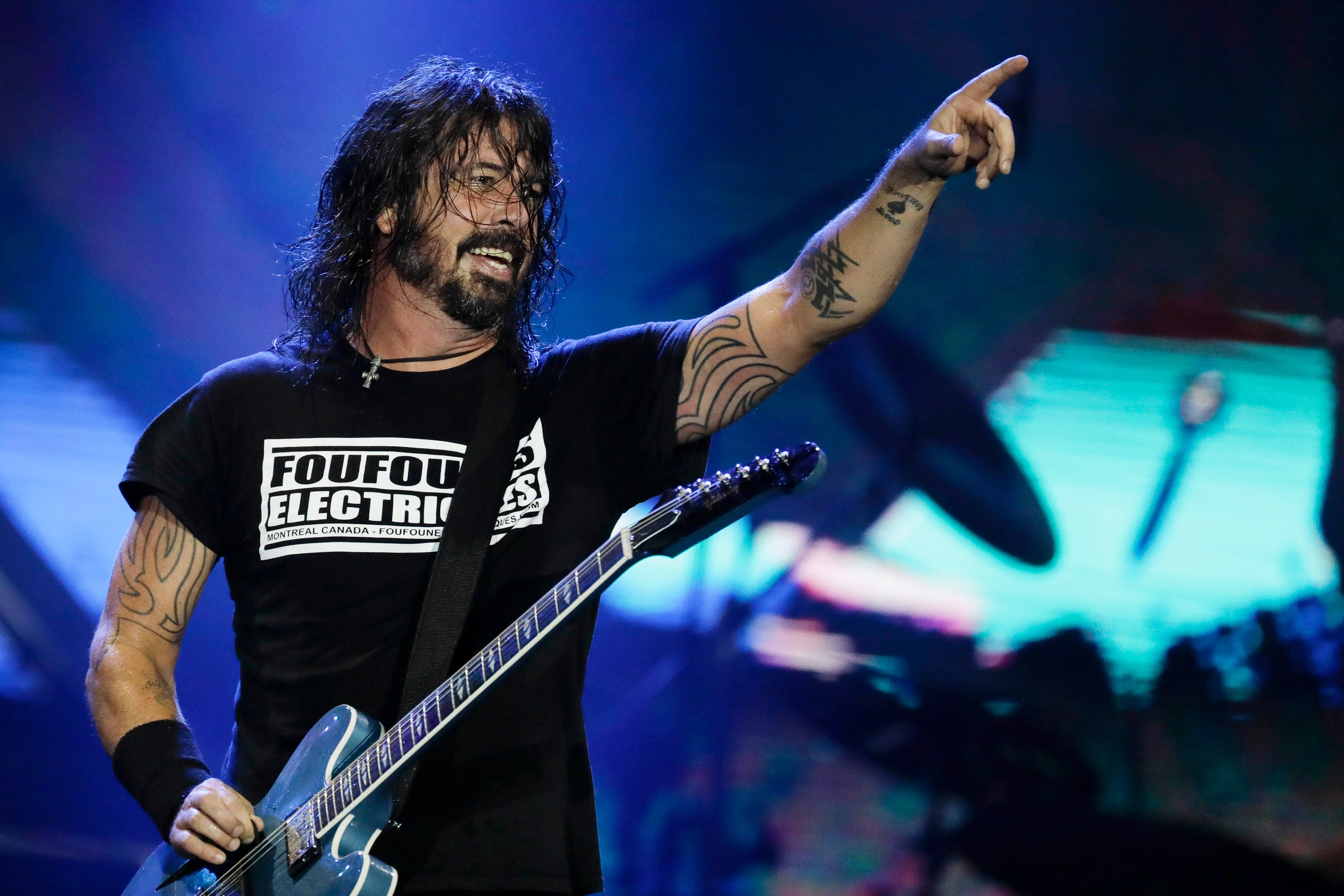 Personalidades de la talla de Dave Grohl han compartido sus deseos de ver el regreso de Oasis, recibiendo nada más que insultos por parte de los hermanos Gallagher 
(Foto AP/Leo Correa, archivo)