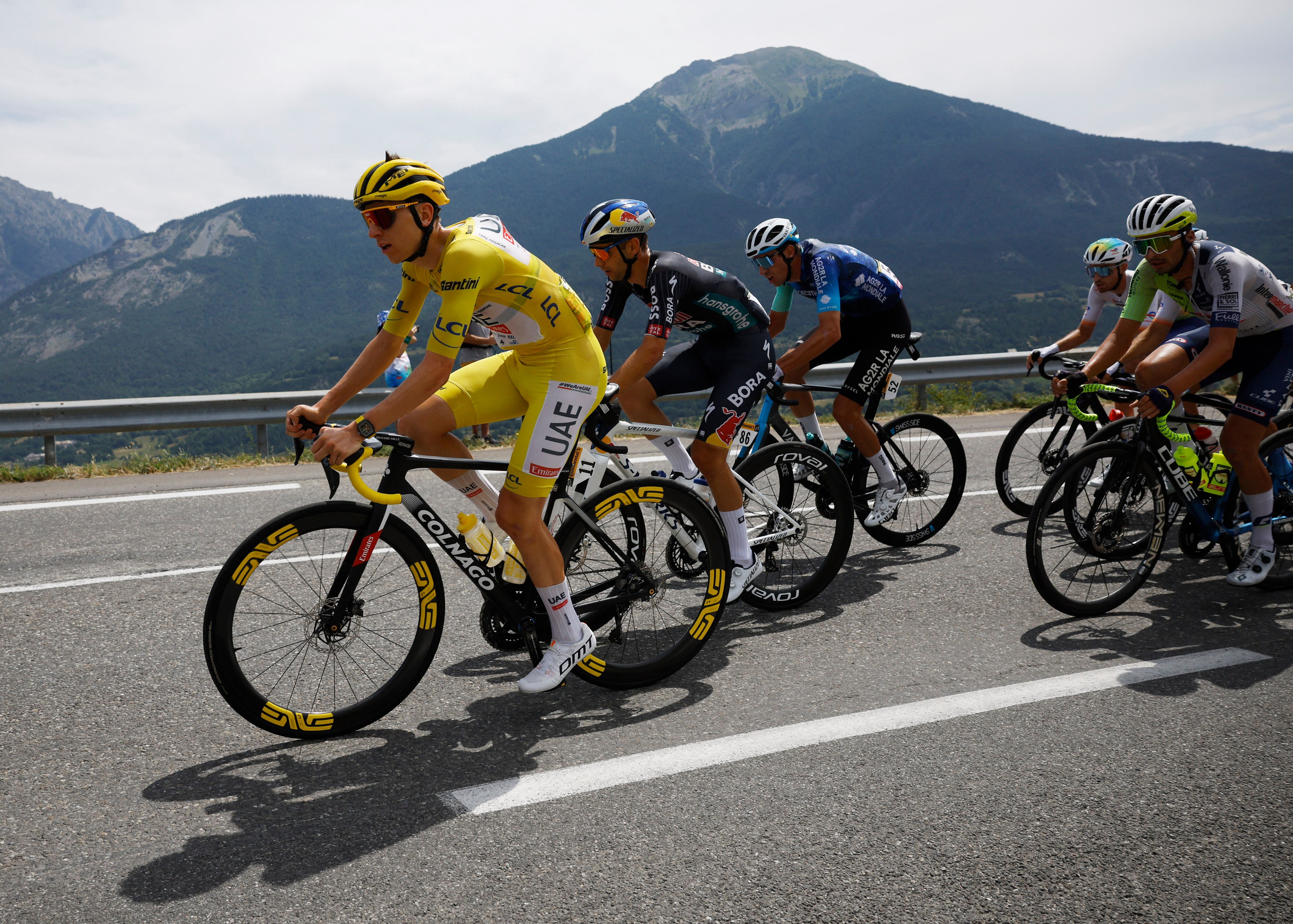 Tadej Pogacar en acción en el anteúltimo día del Tour de Francia 2024 - crédito Stephane Mahe / REUTERS