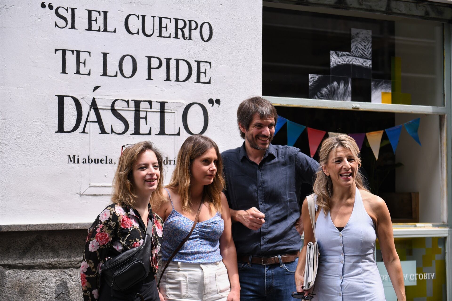 Yolanda Díaz acude a tomar un vermut durante la jornada de reflexión