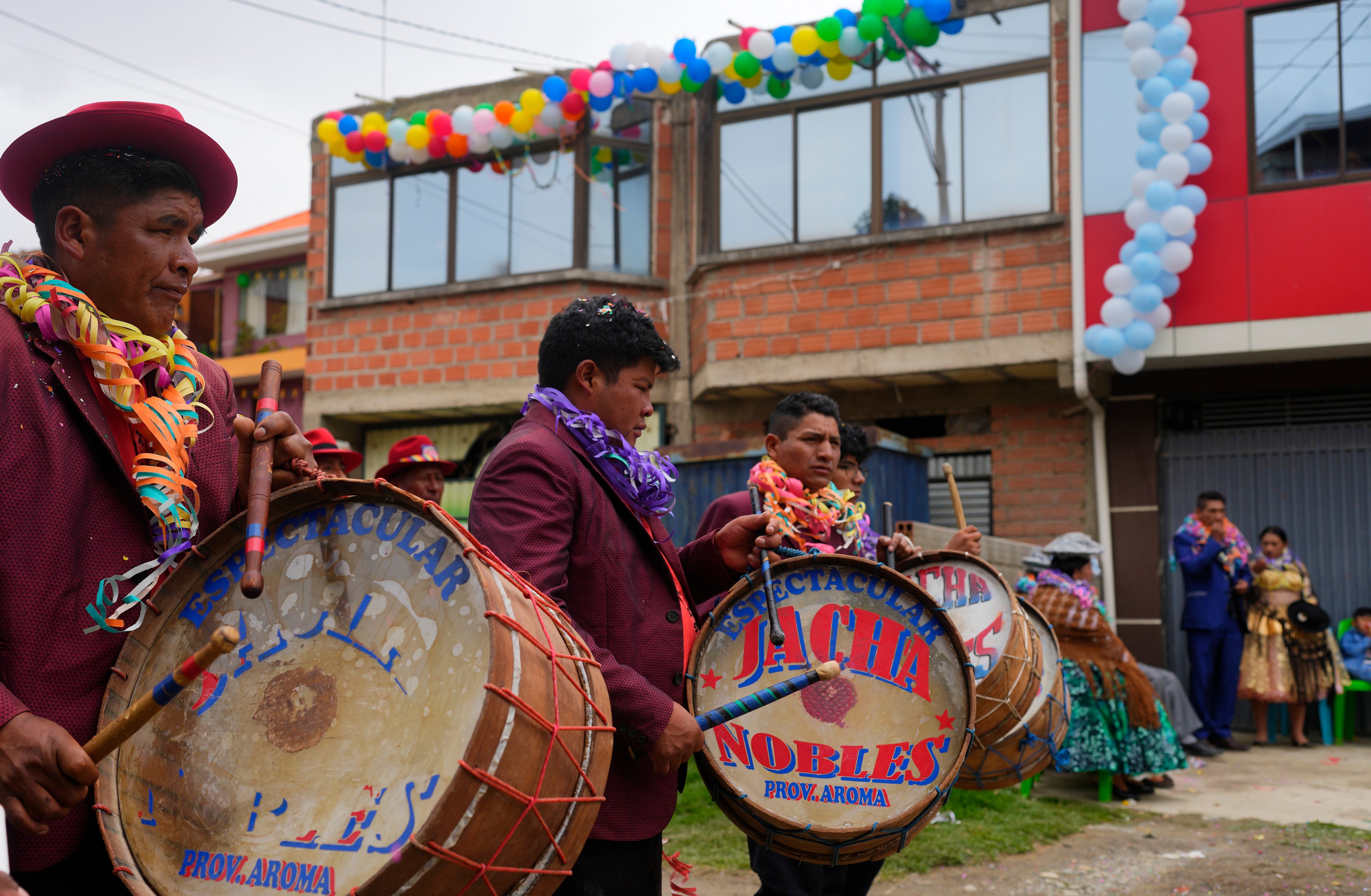 En Bolivia, Perú y noroeste de Argentina, las celebraciones son prominentes (AP Foto/Juan Karita)