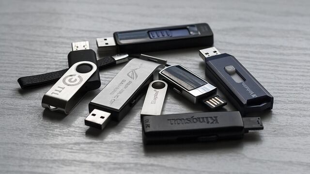 Si se conecta una memoria USB infectada a una computadora, es posible infectarla con virus troyanos u otro tipo de malware. (ESET)