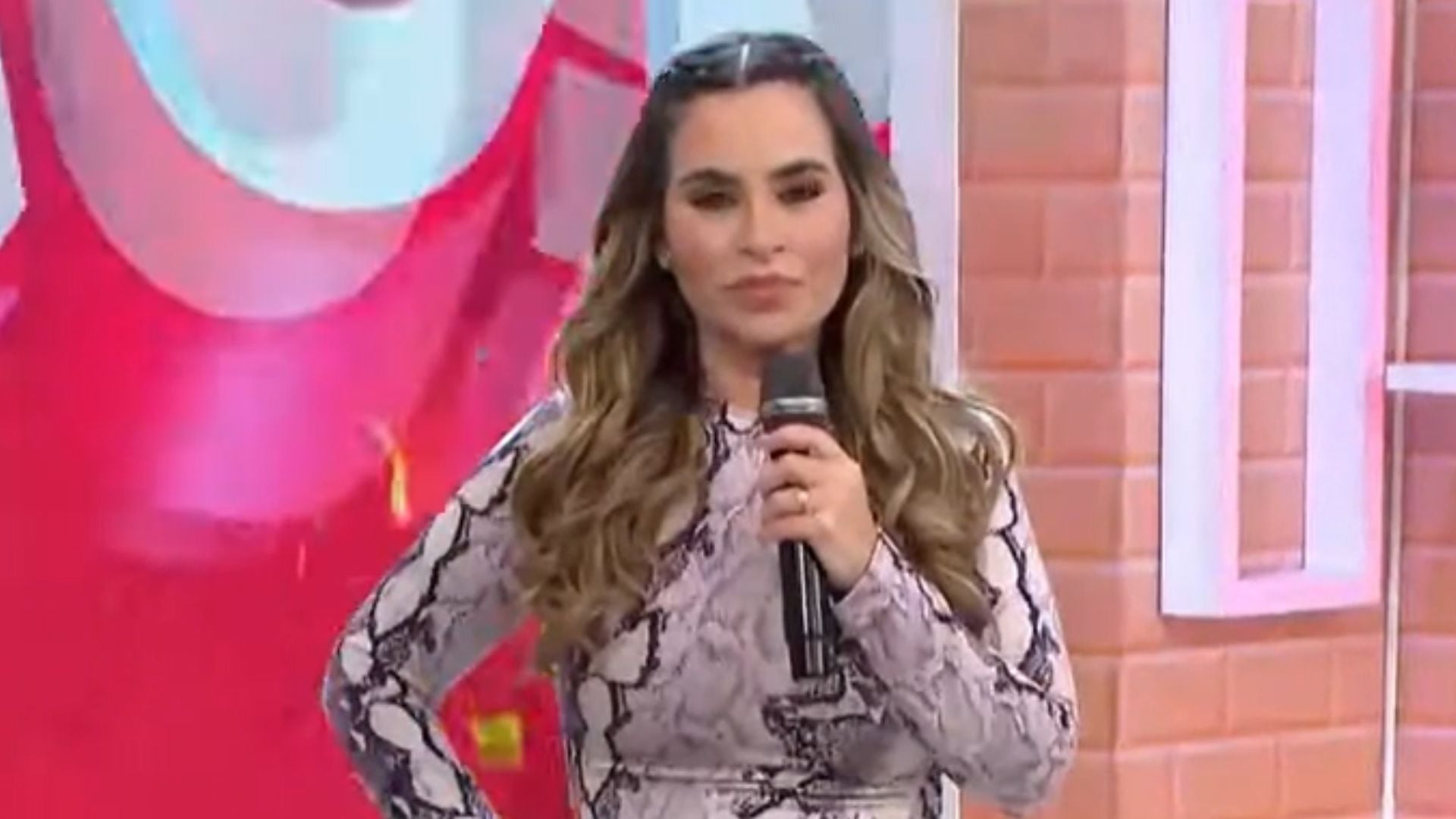 Ethel Pozo se mostró incómoda por la actitud de Martha Valcárcel. Captura/América TV