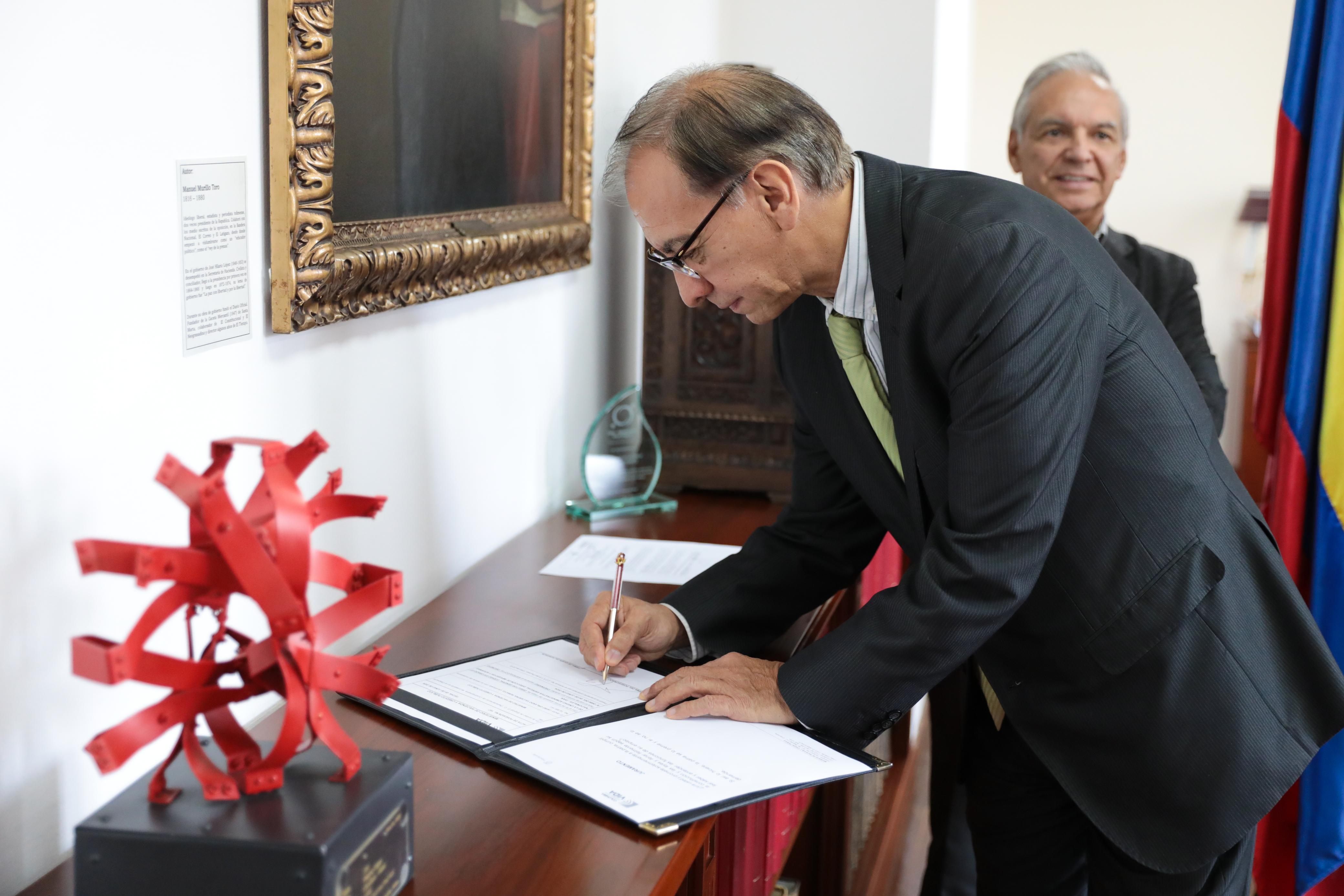 Jairo Orlando Villabona se posesionó el 5 de junio de 2024 como director de la Dian - crédito Ministerio de Hacienda