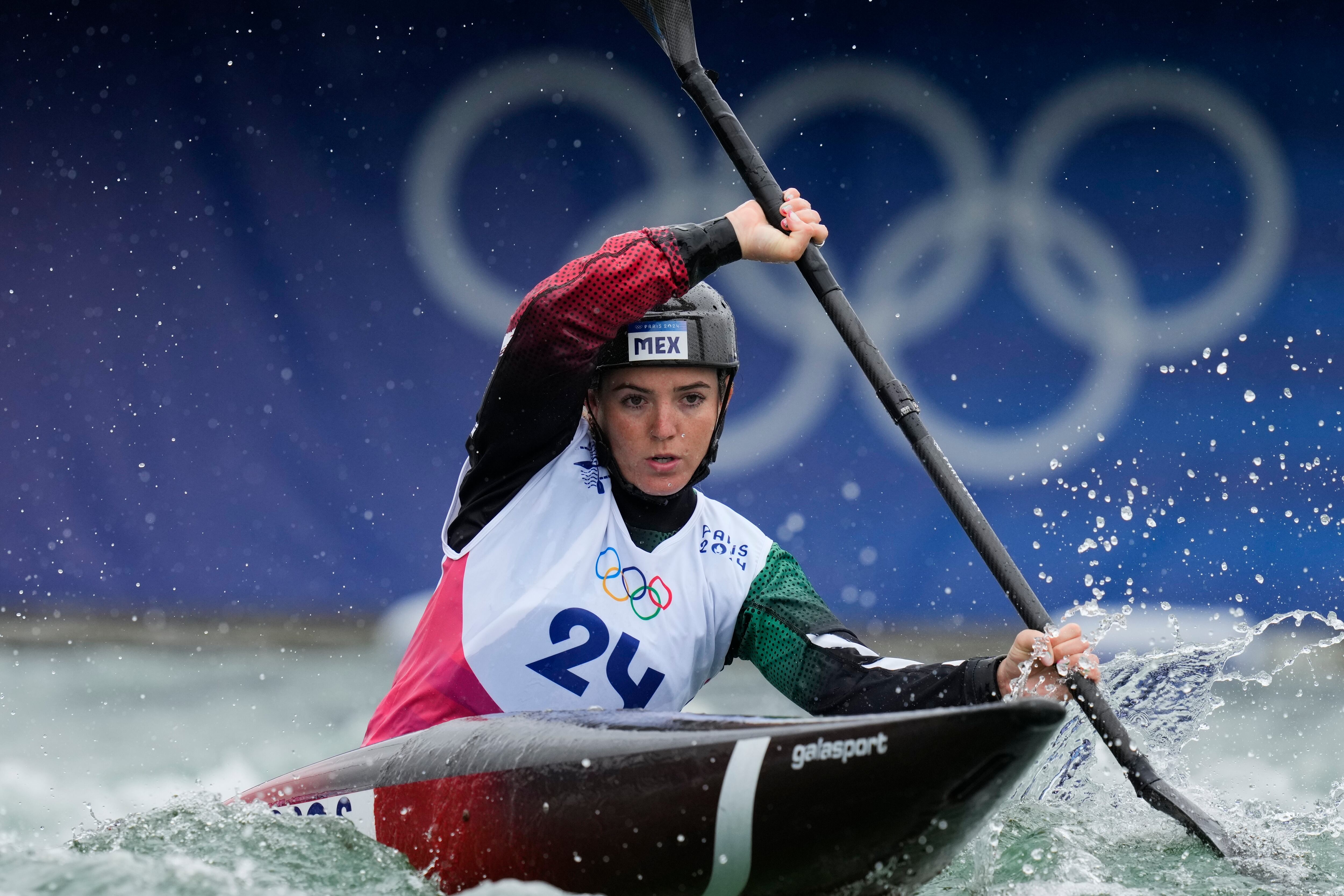 Sofía Reinoso en su participación en el canotaje slalom.